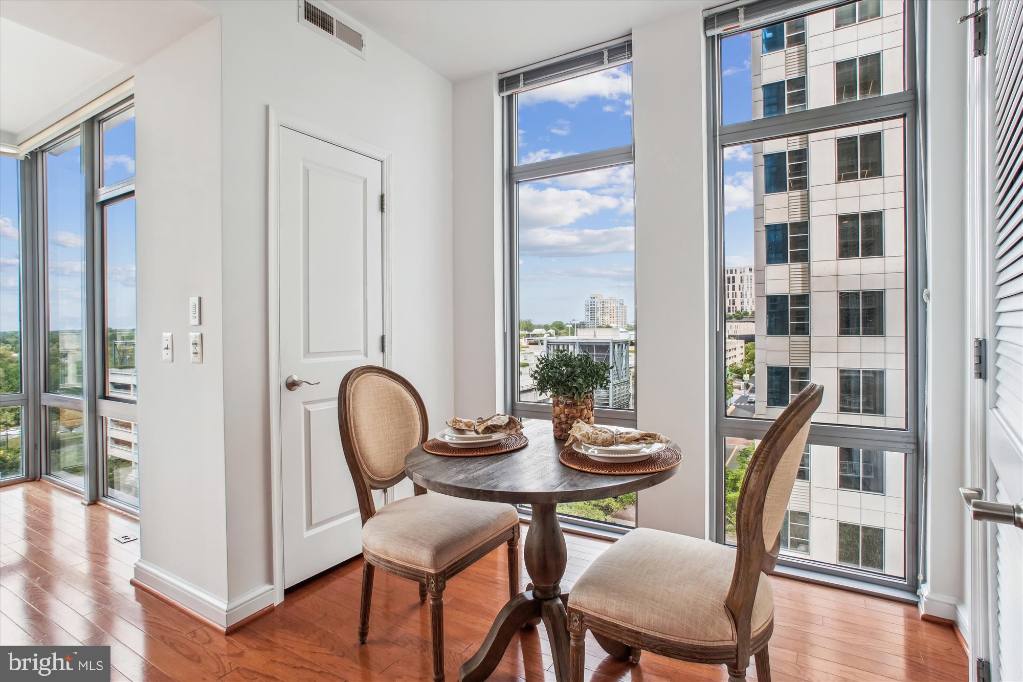 MIDTOWN AT RESTON TOWN CENTER - Residential