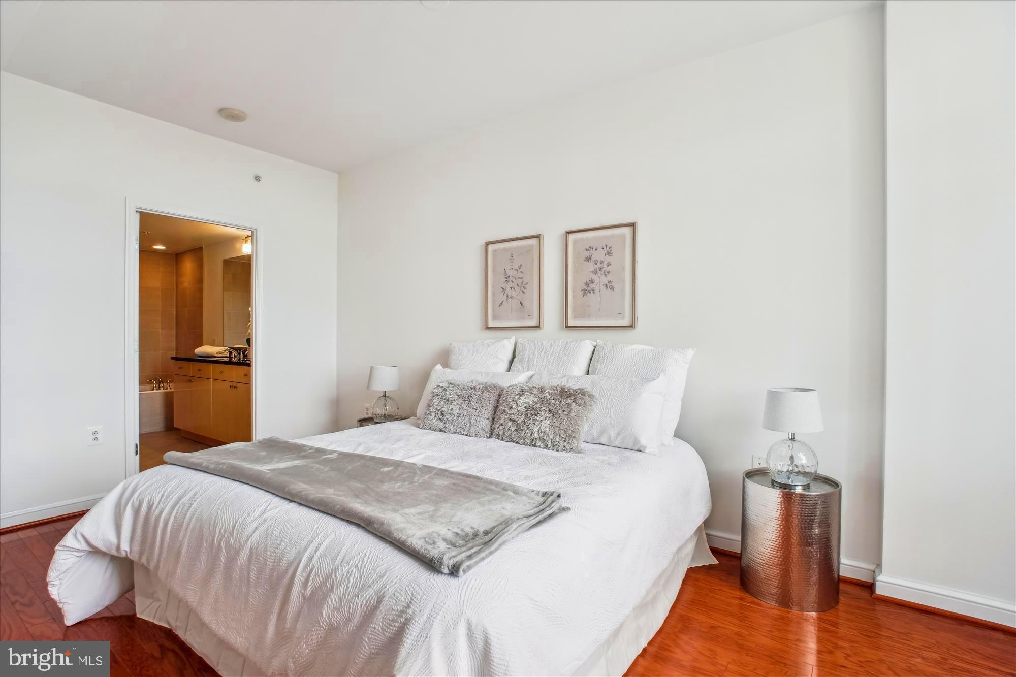 MIDTOWN AT RESTON TOWN CENTER - Residential