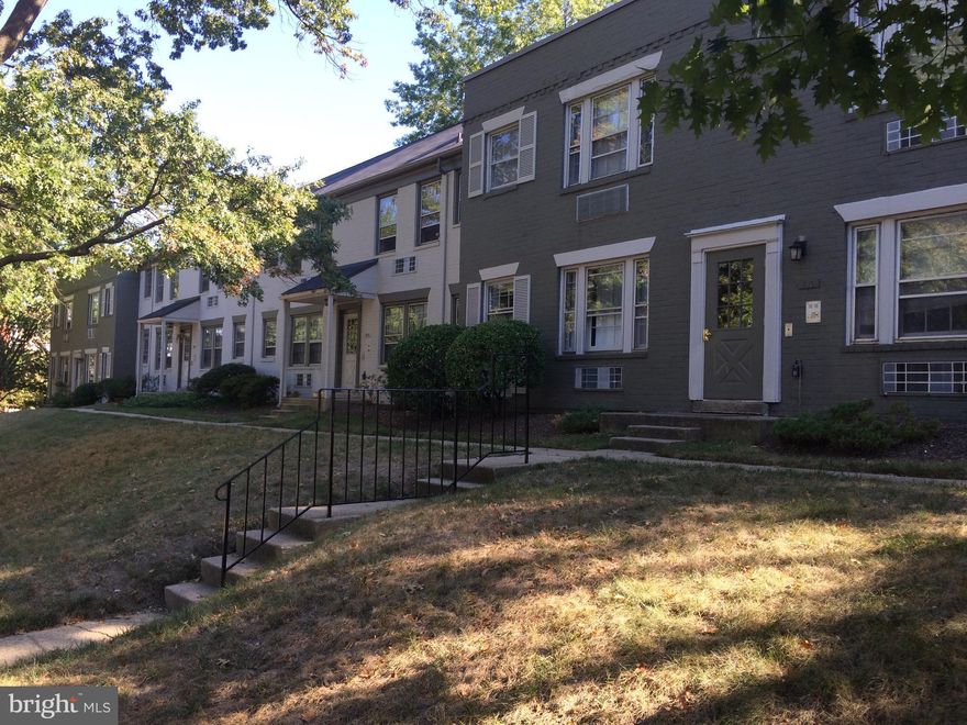 AVAILABLE NOW- Jefferson Walk Apartments, 1st floor, 1 bedroom/1 bath -end unit.  Great location - Close to restaurants, shops, bus stop, metro, bike path. Wood floors.  Coin laundry in basement. No Pets permitted. Limited off-street resident parking in rear of building. Application Fee $50/per person. Security deposit due at time of Application.  Please make checks payable to Rector Best Property Mgmt.