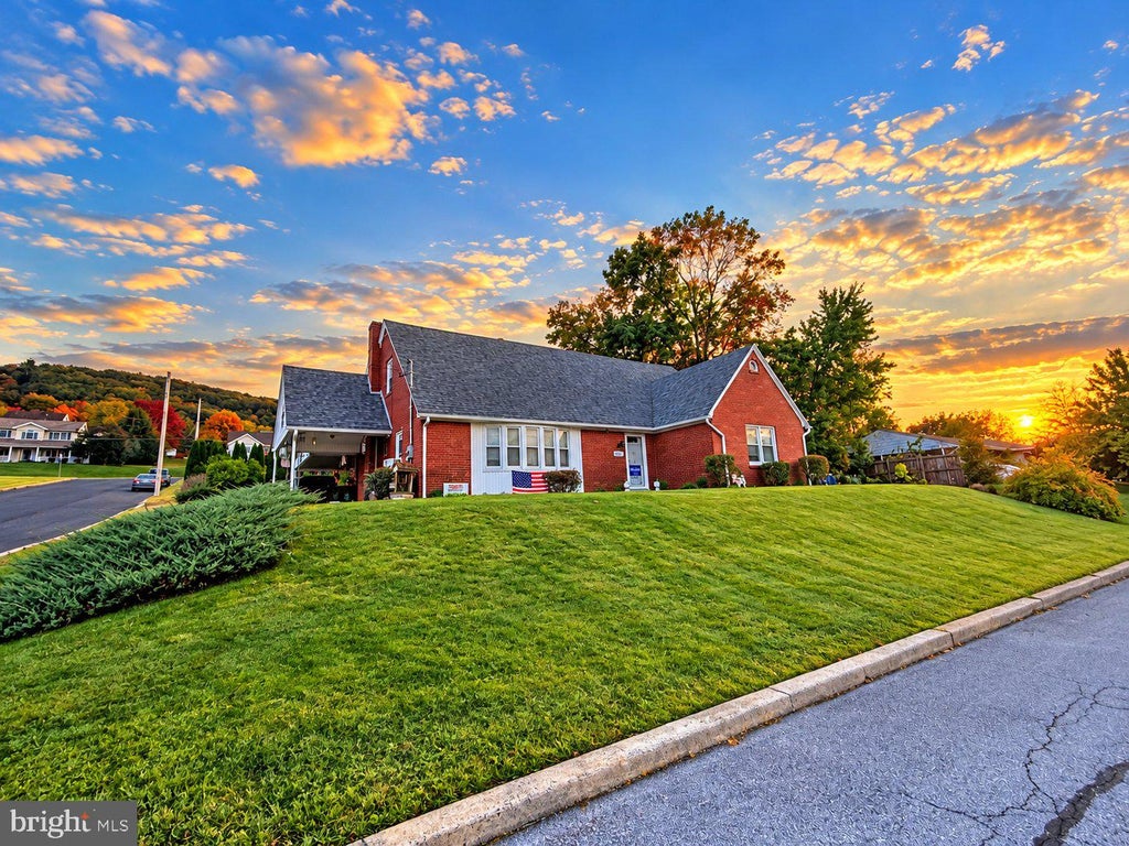 Photo of 201 Jefferson Street, SCHUYLKILL HAVEN, PA 17972 (MLS # PASK2030194)