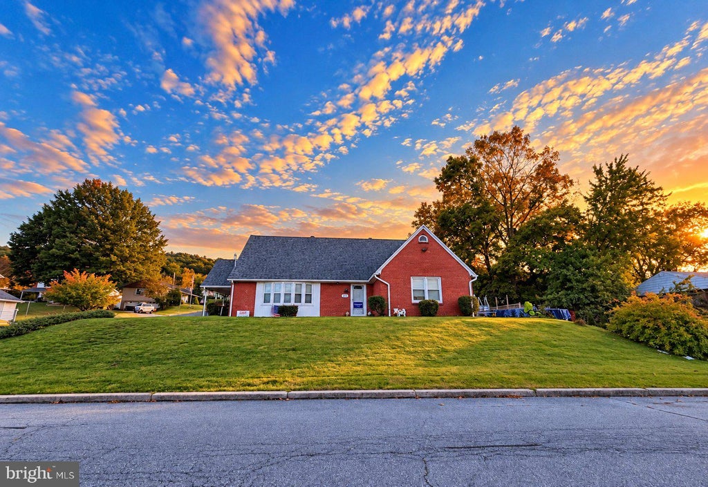 Photo of 201 Jefferson Street, SCHUYLKILL HAVEN, PA 17972 (MLS # PASK2030194)