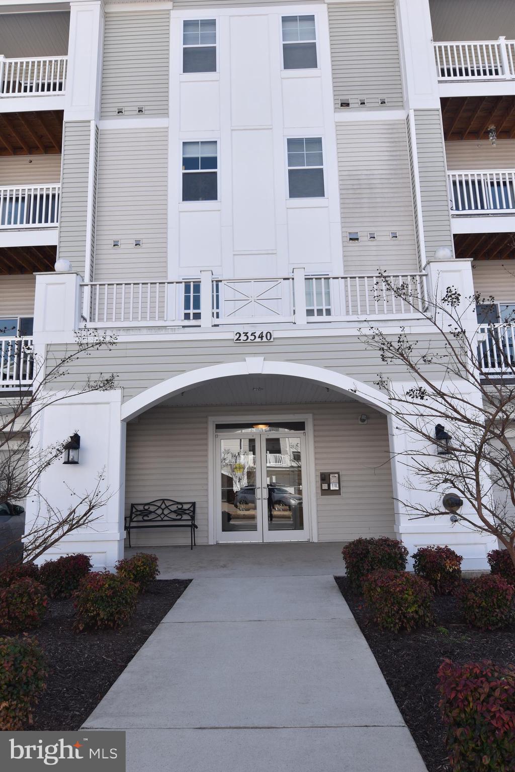 RESIDENCES AT WILDEWOOD - Residential Lease