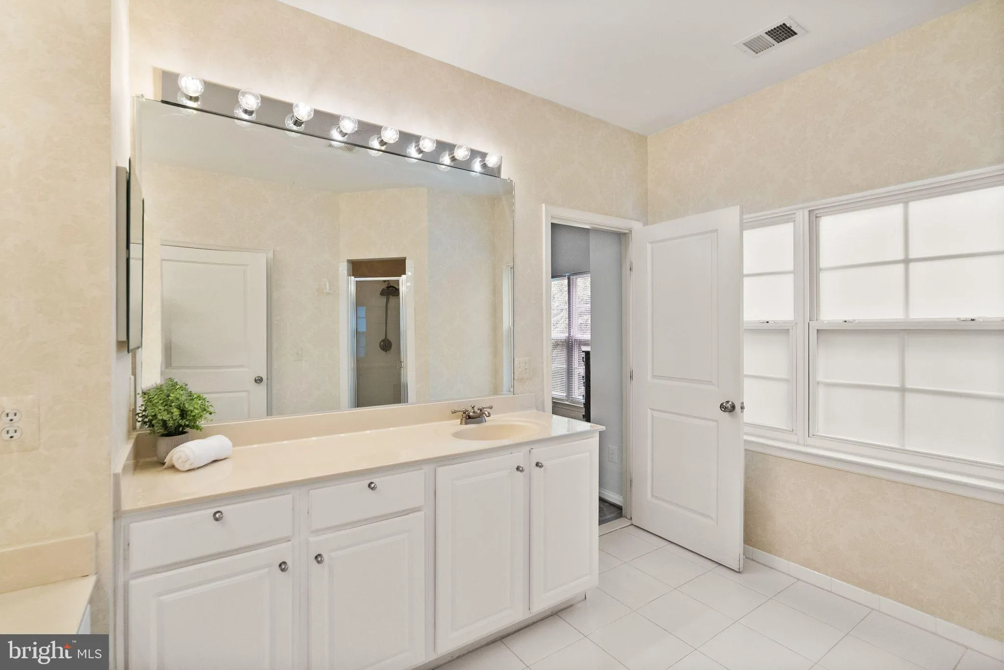 Bristow, Virginia 20136, United States, 5 Bedrooms Bedrooms, ,4 BathroomsBathrooms,Residential,Active,117823