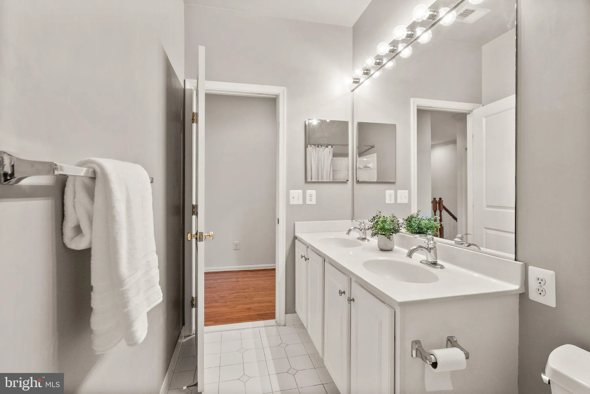 Bristow, Virginia 20136, United States, 5 Bedrooms Bedrooms, ,4 BathroomsBathrooms,Residential,Active,117823