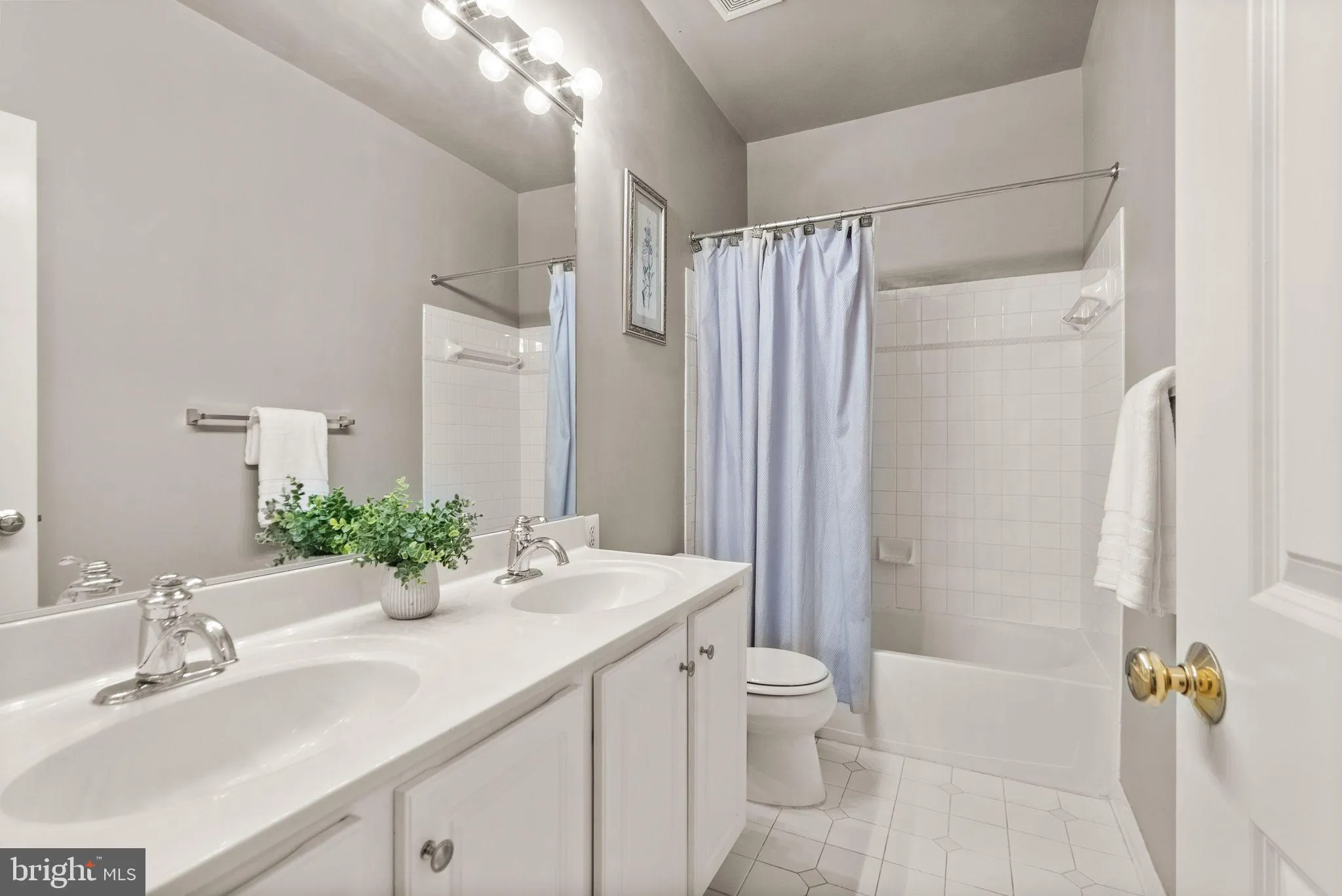 Bristow, Virginia 20136, United States, 5 Bedrooms Bedrooms, ,4 BathroomsBathrooms,Residential,Active,117823