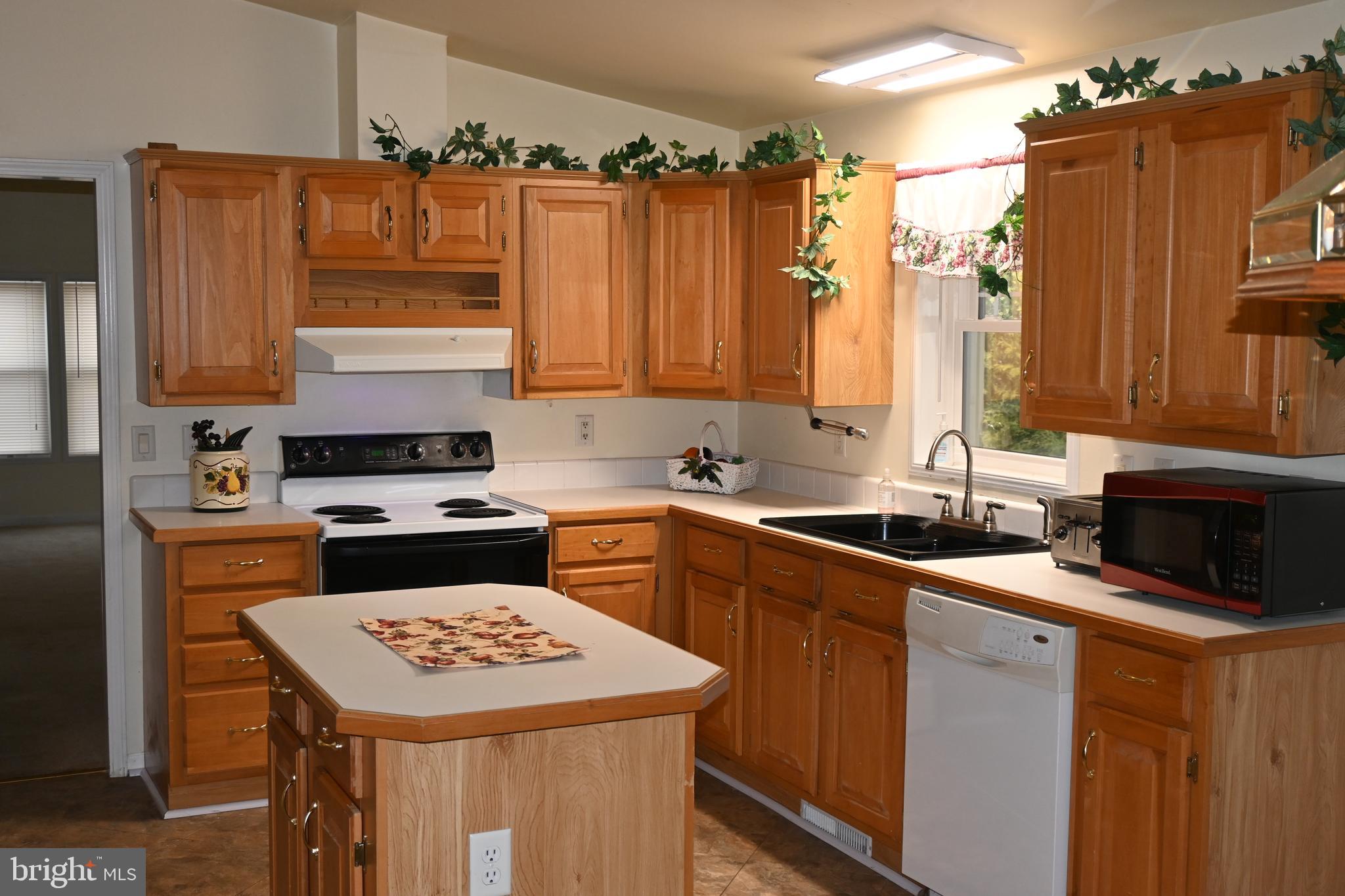 QUIET ACRES - Residential