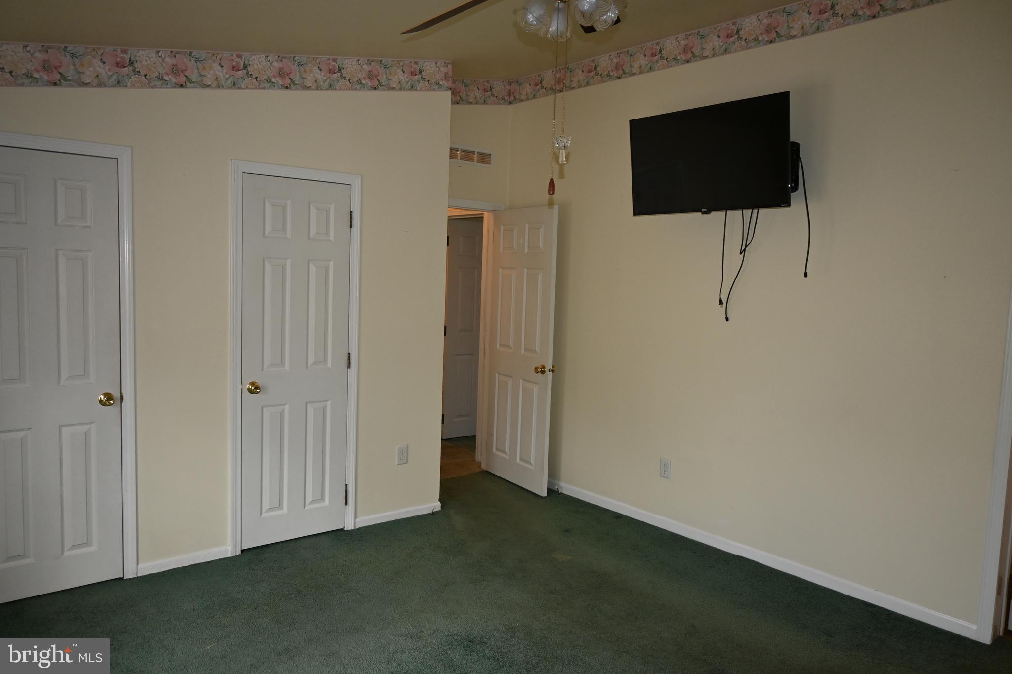 QUIET ACRES - Residential