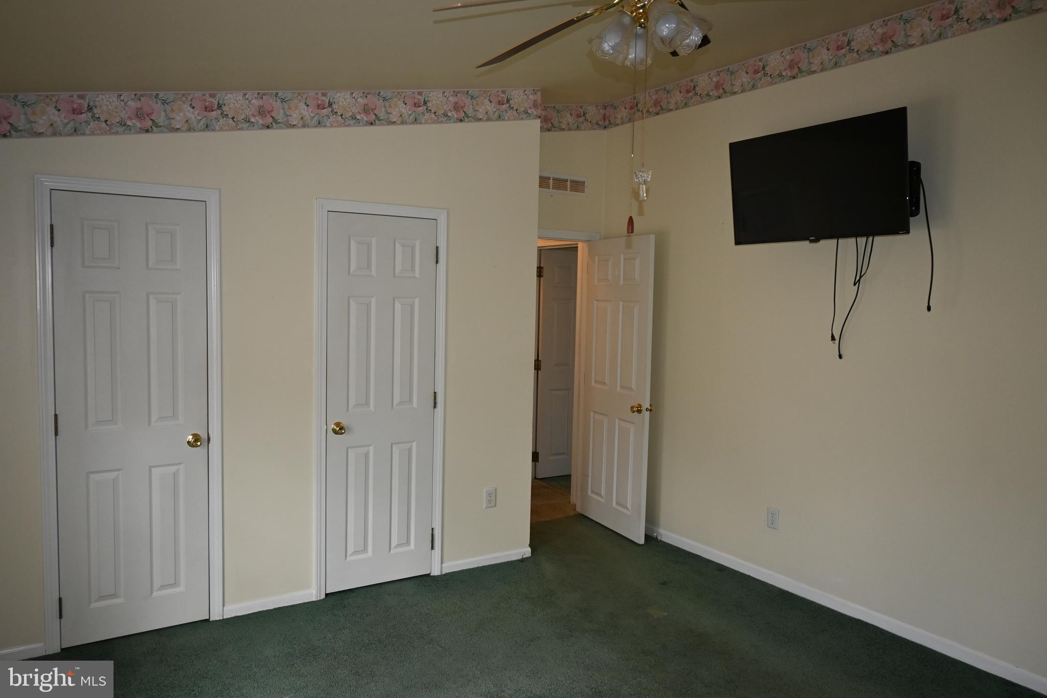 QUIET ACRES - Residential