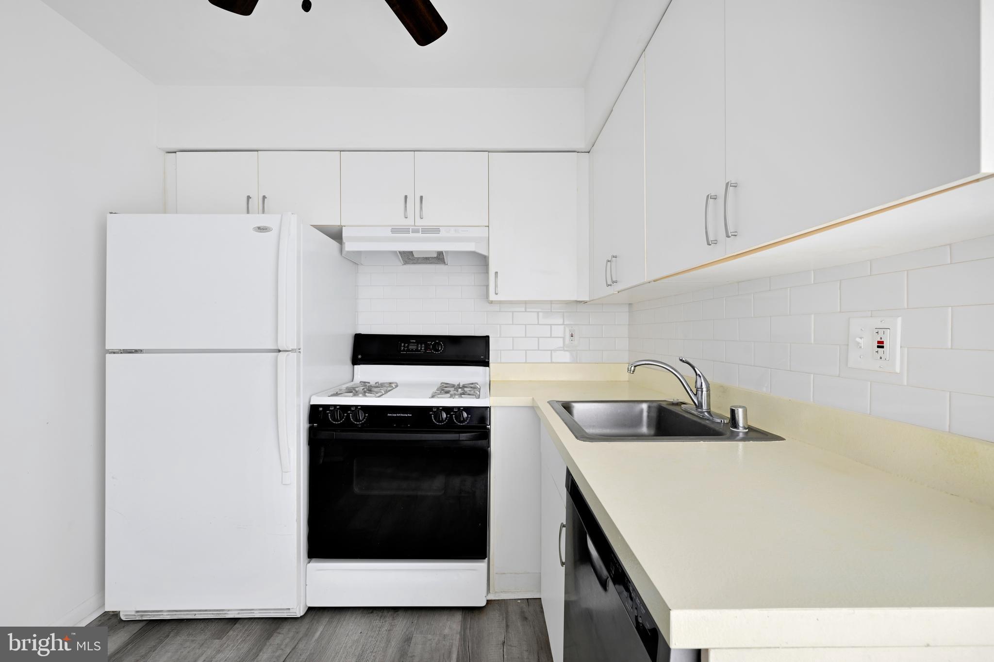 WASHINGTON SQUARE - Residential