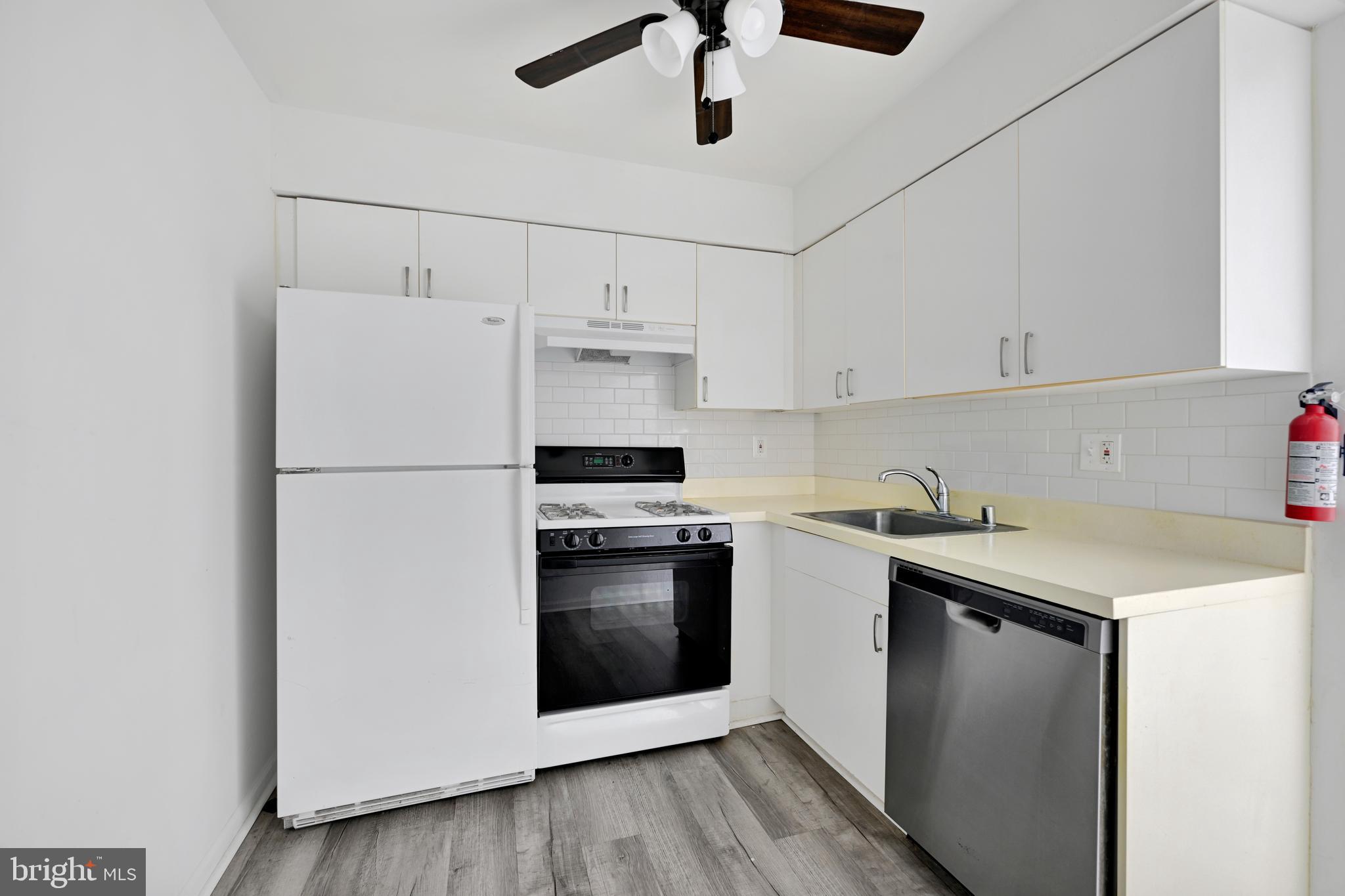 WASHINGTON SQUARE - Residential