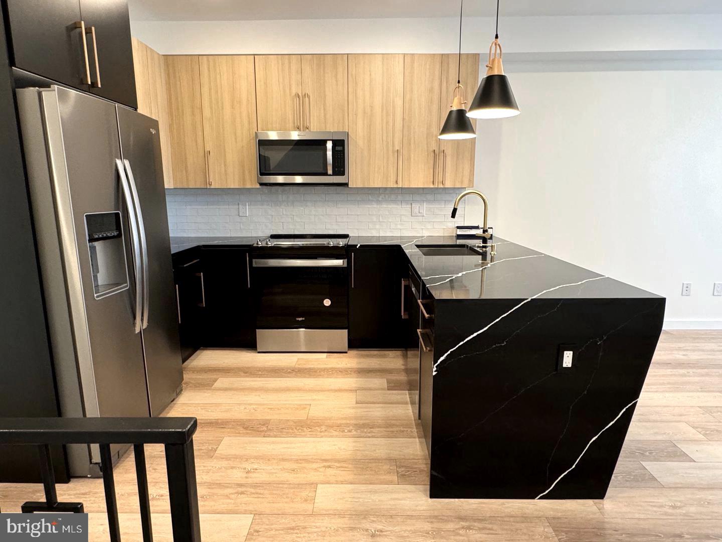 2043 N RANDOLPH STREET 2