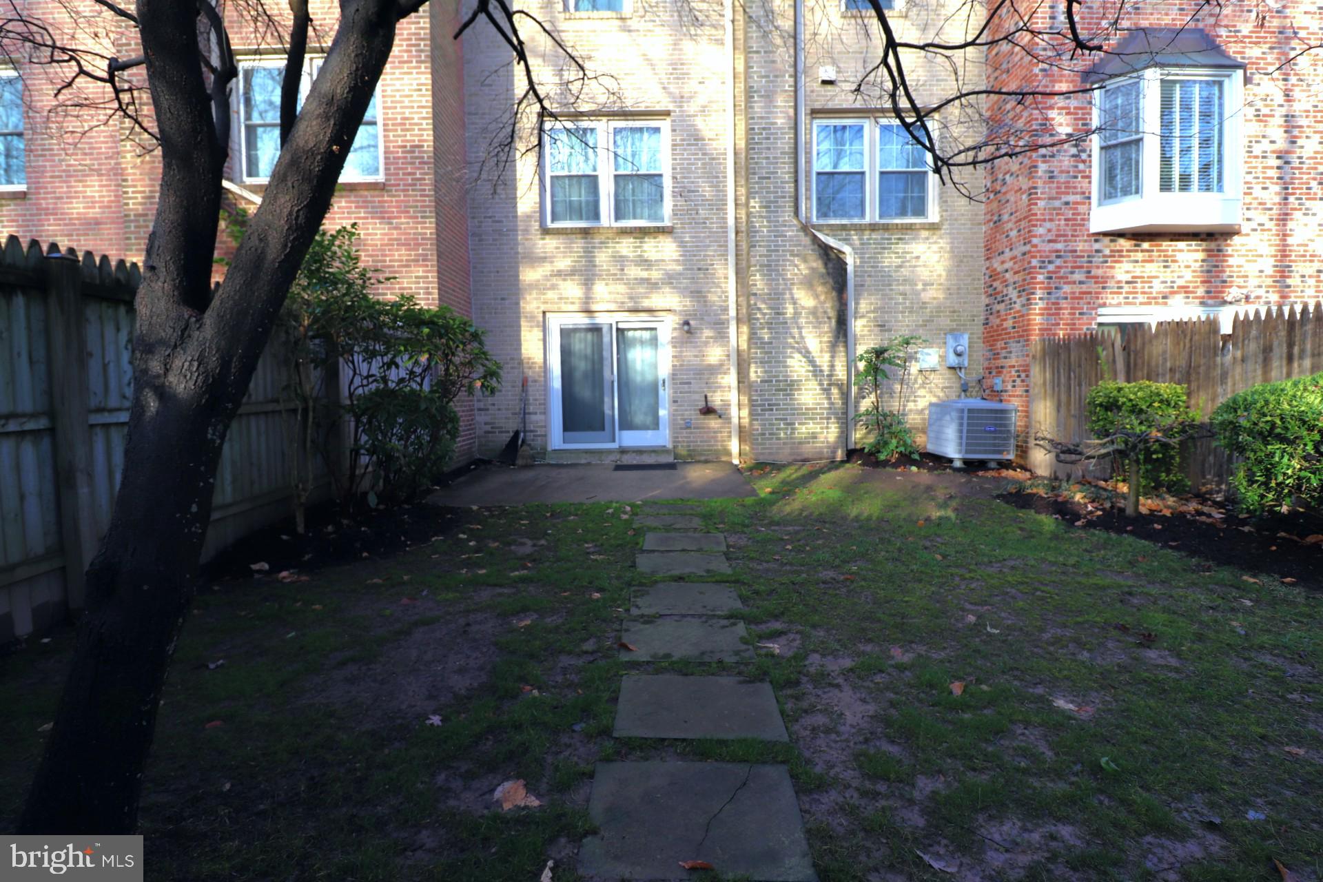 ORANGE HUNT SQUARE - Residential