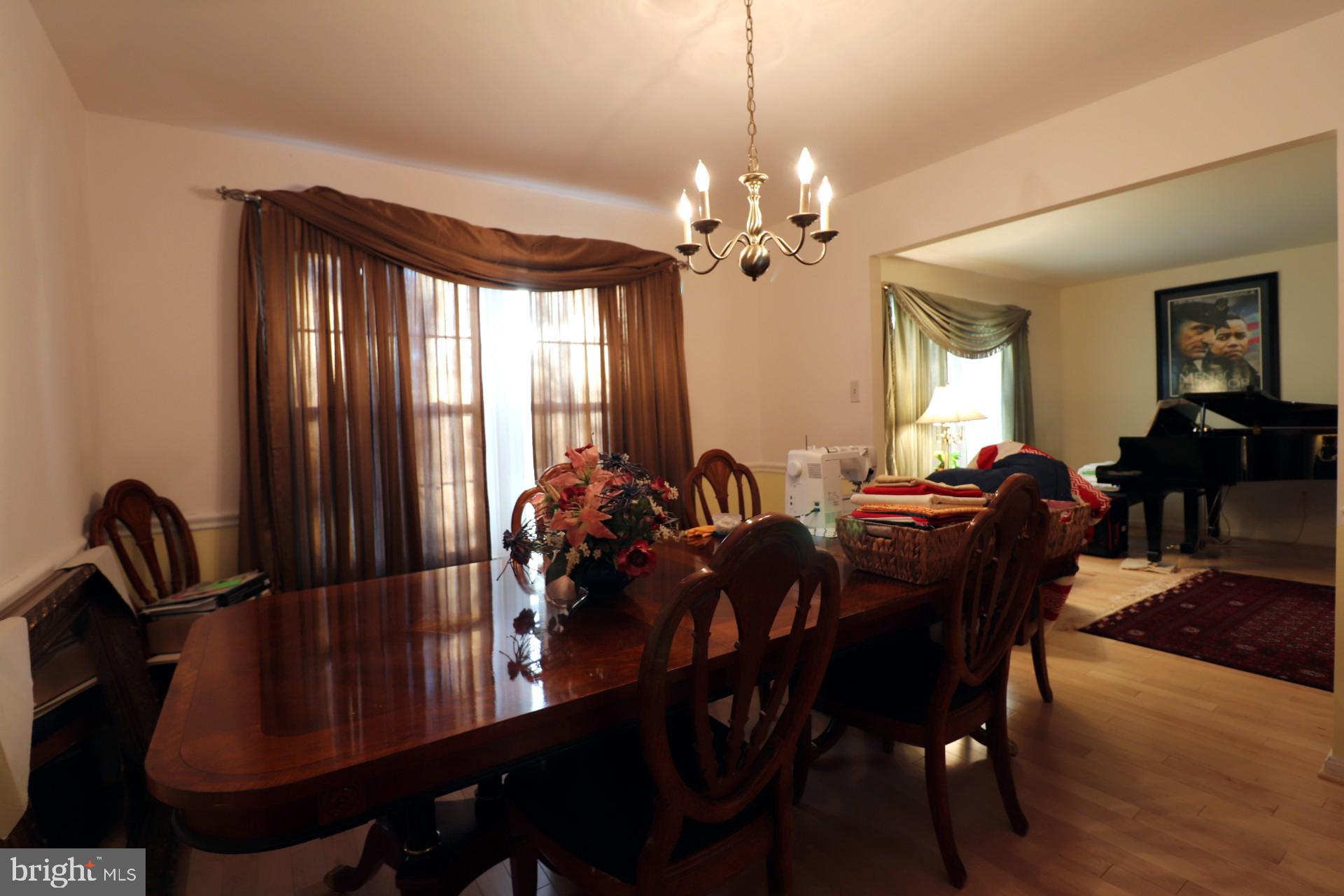 ORANGE HUNT SQUARE - Residential