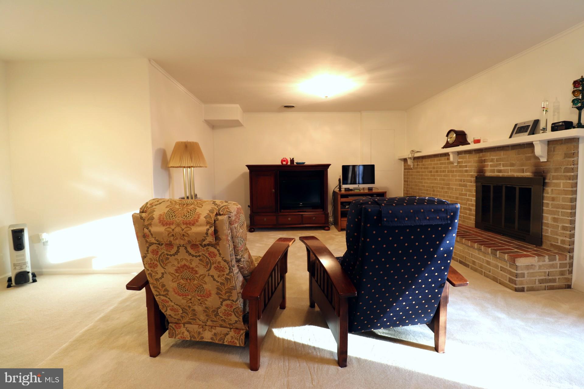 ORANGE HUNT SQUARE - Residential