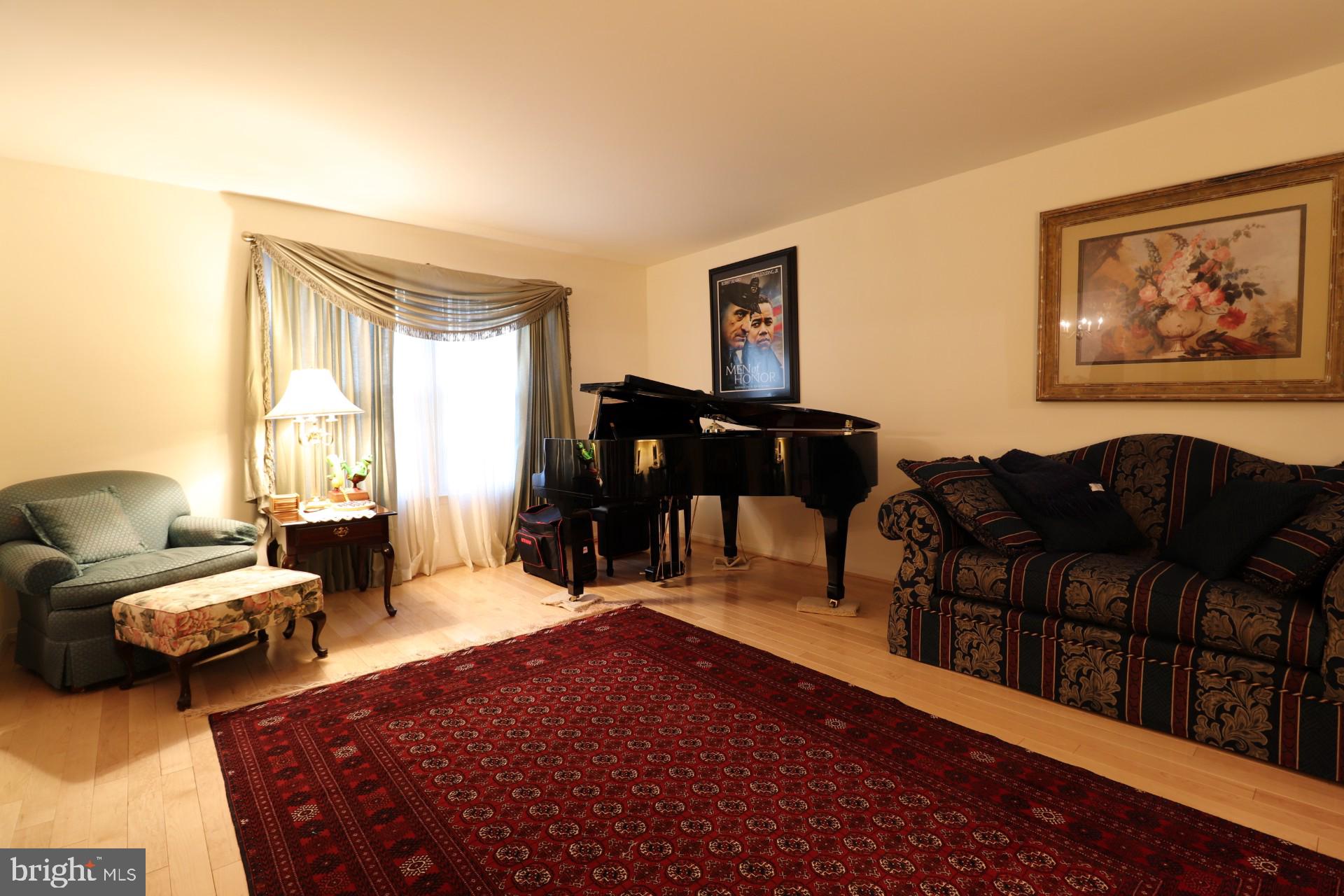 ORANGE HUNT SQUARE - Residential