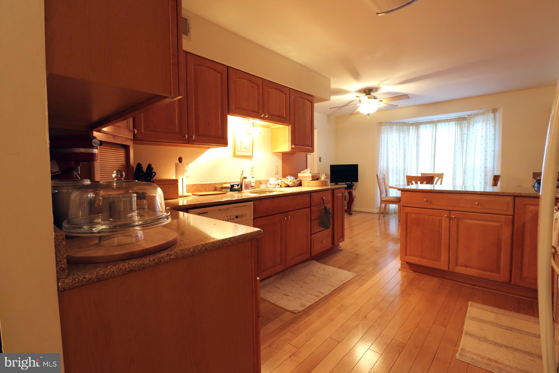 ORANGE HUNT SQUARE - Residential