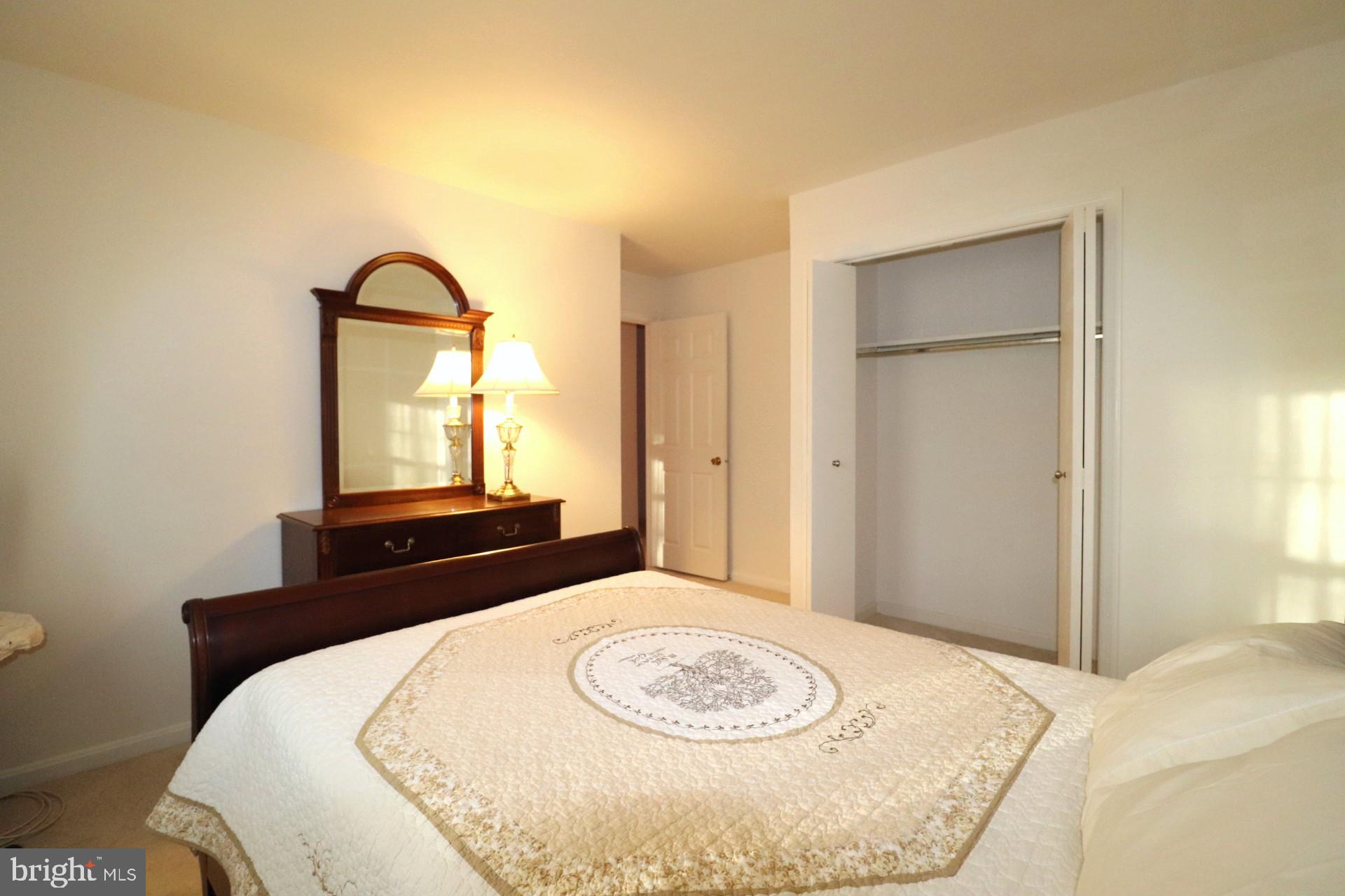 ORANGE HUNT SQUARE - Residential