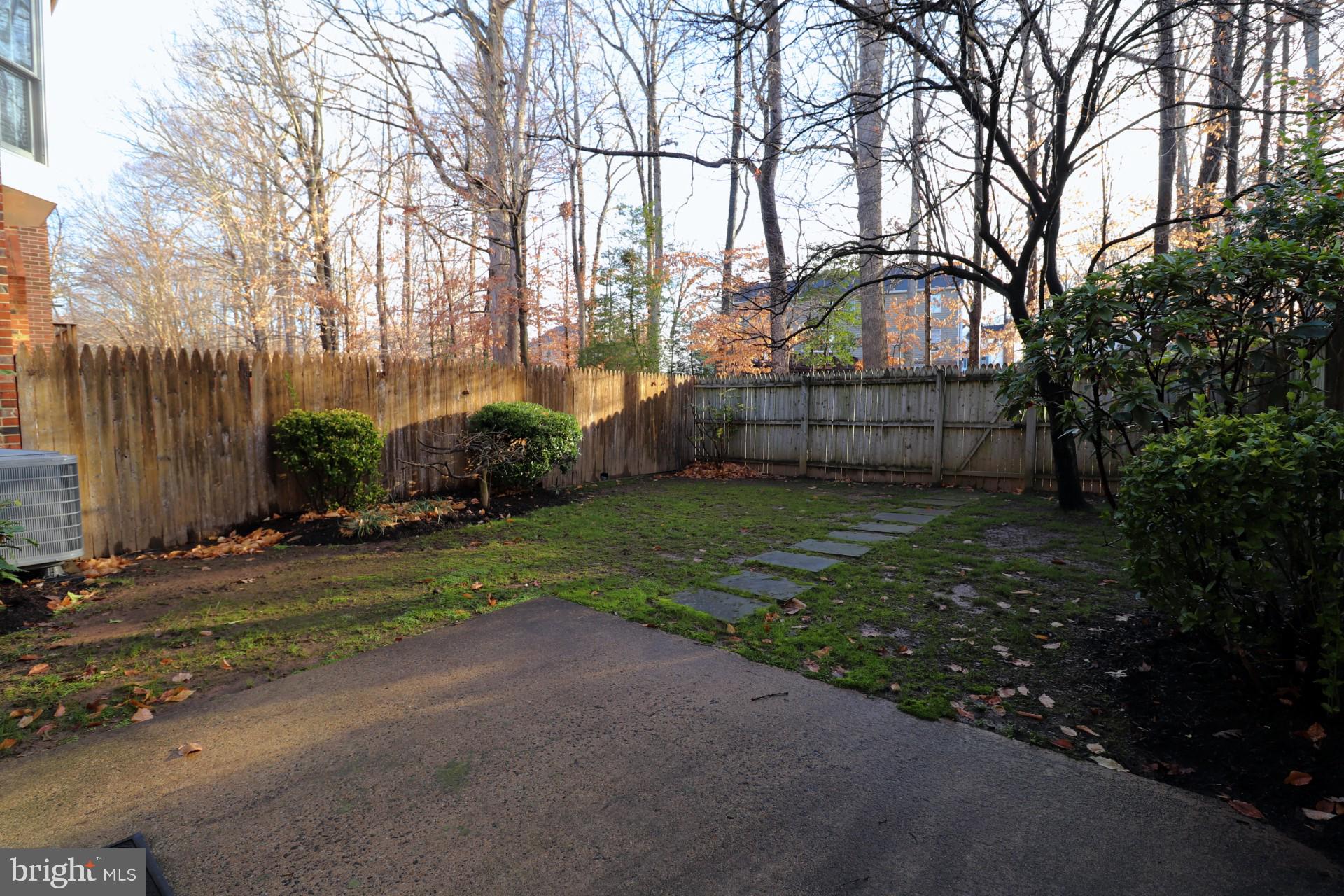 ORANGE HUNT SQUARE - Residential