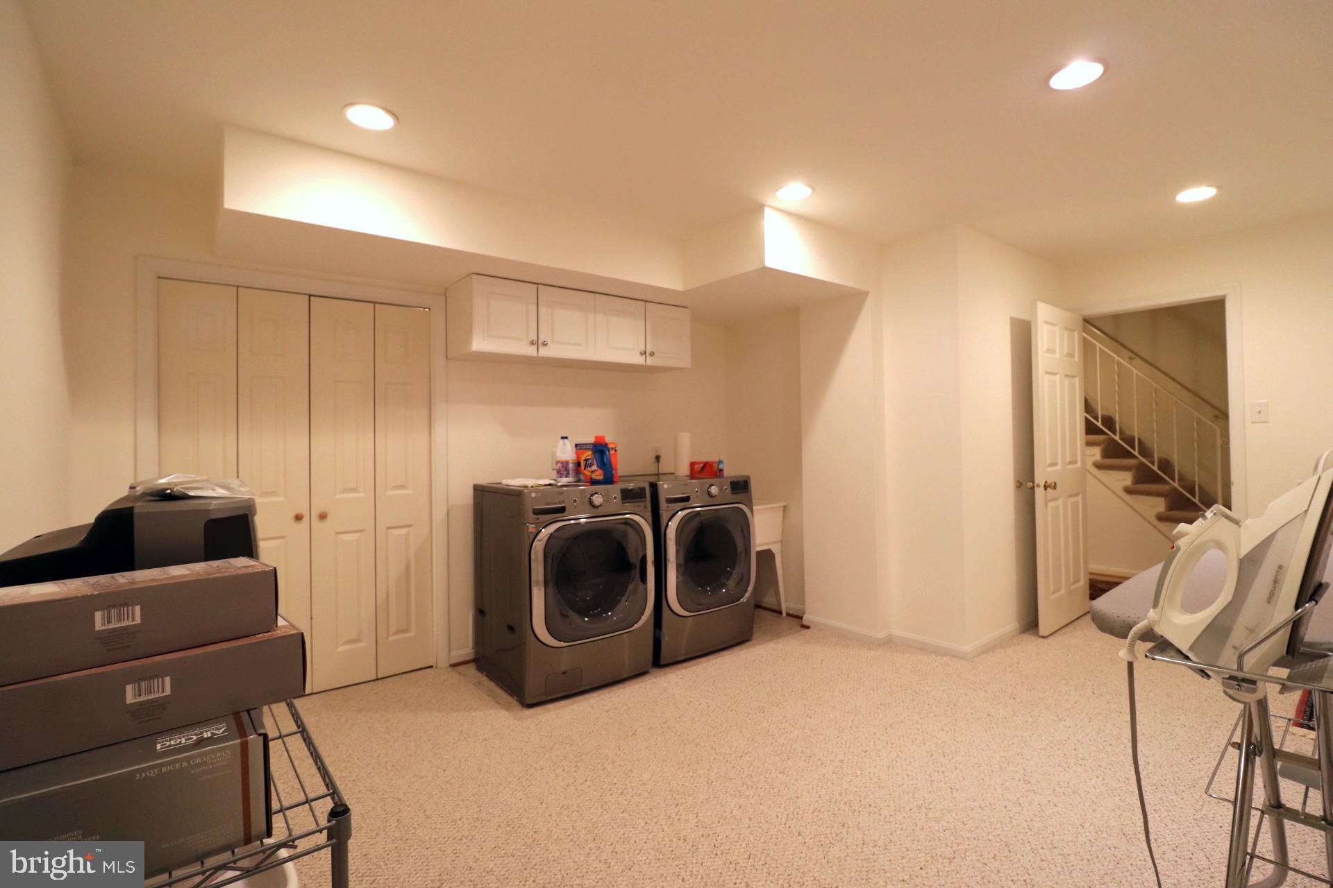 ORANGE HUNT SQUARE - Residential