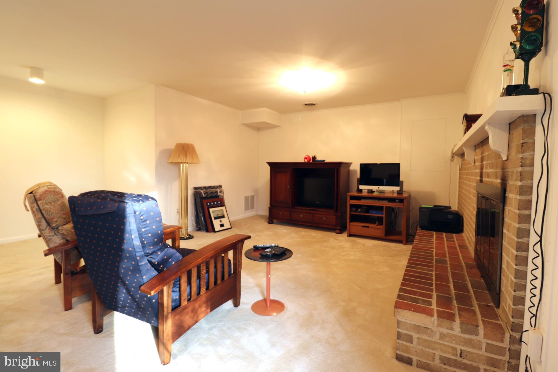 ORANGE HUNT SQUARE - Residential