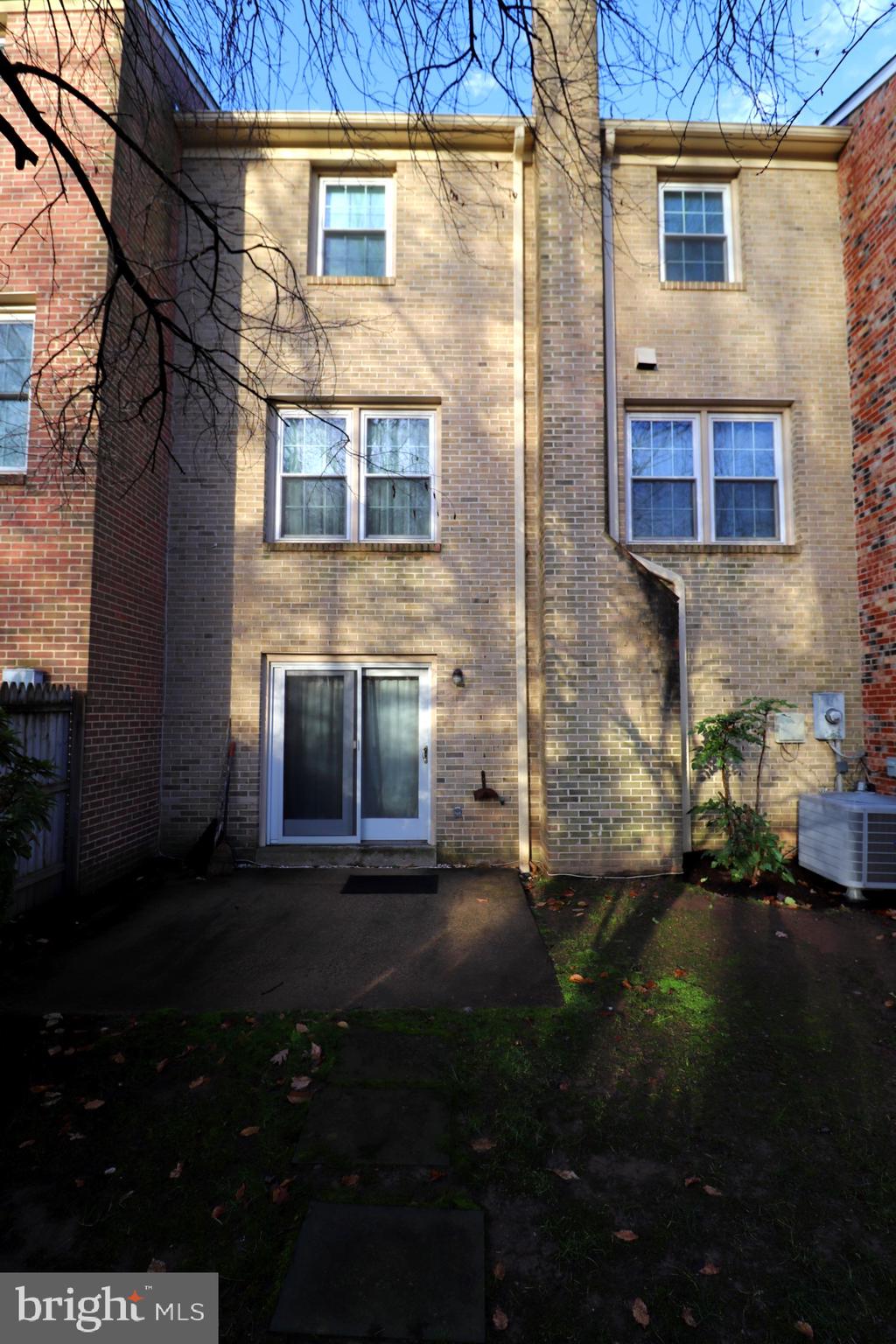 ORANGE HUNT SQUARE - Residential