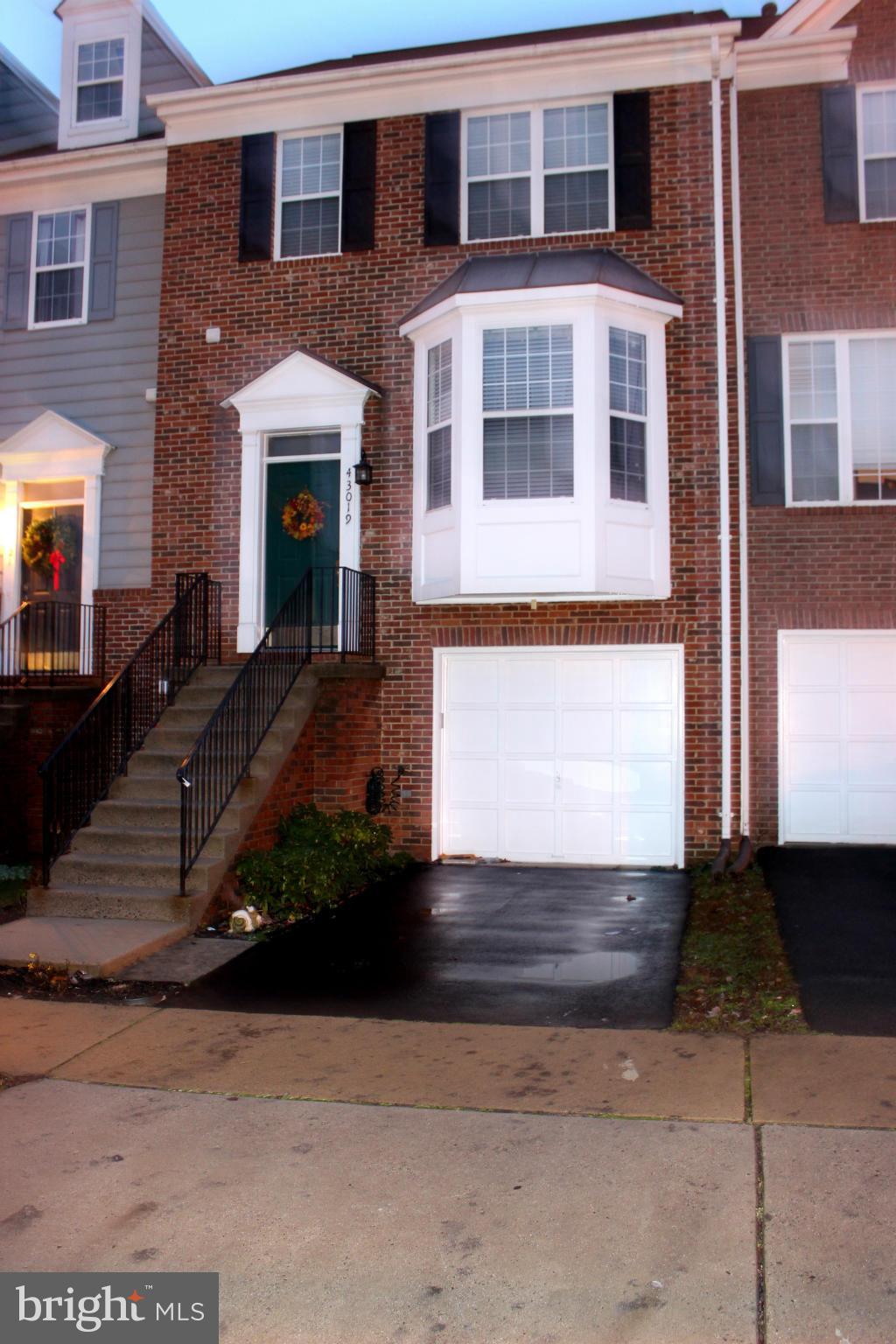 SOUTH RIDING - Residential Lease