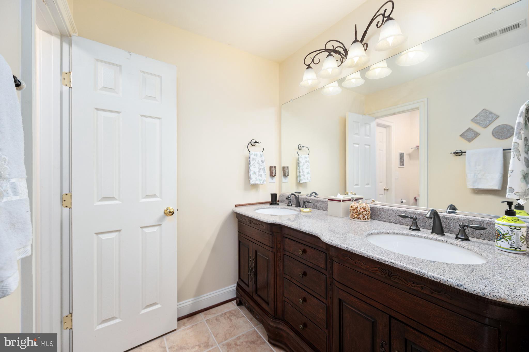 THE OAKS - Residential