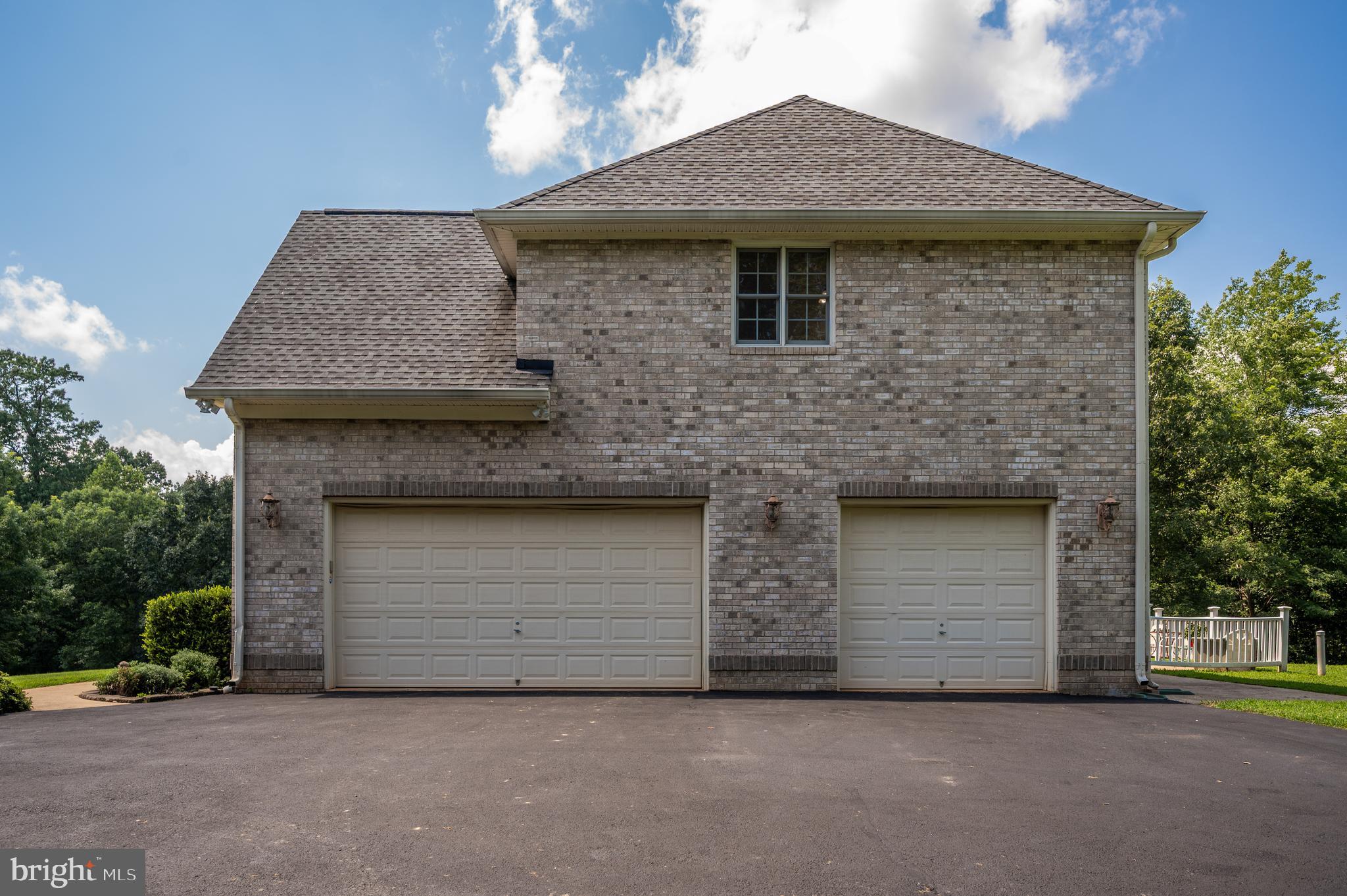 THE OAKS - Residential