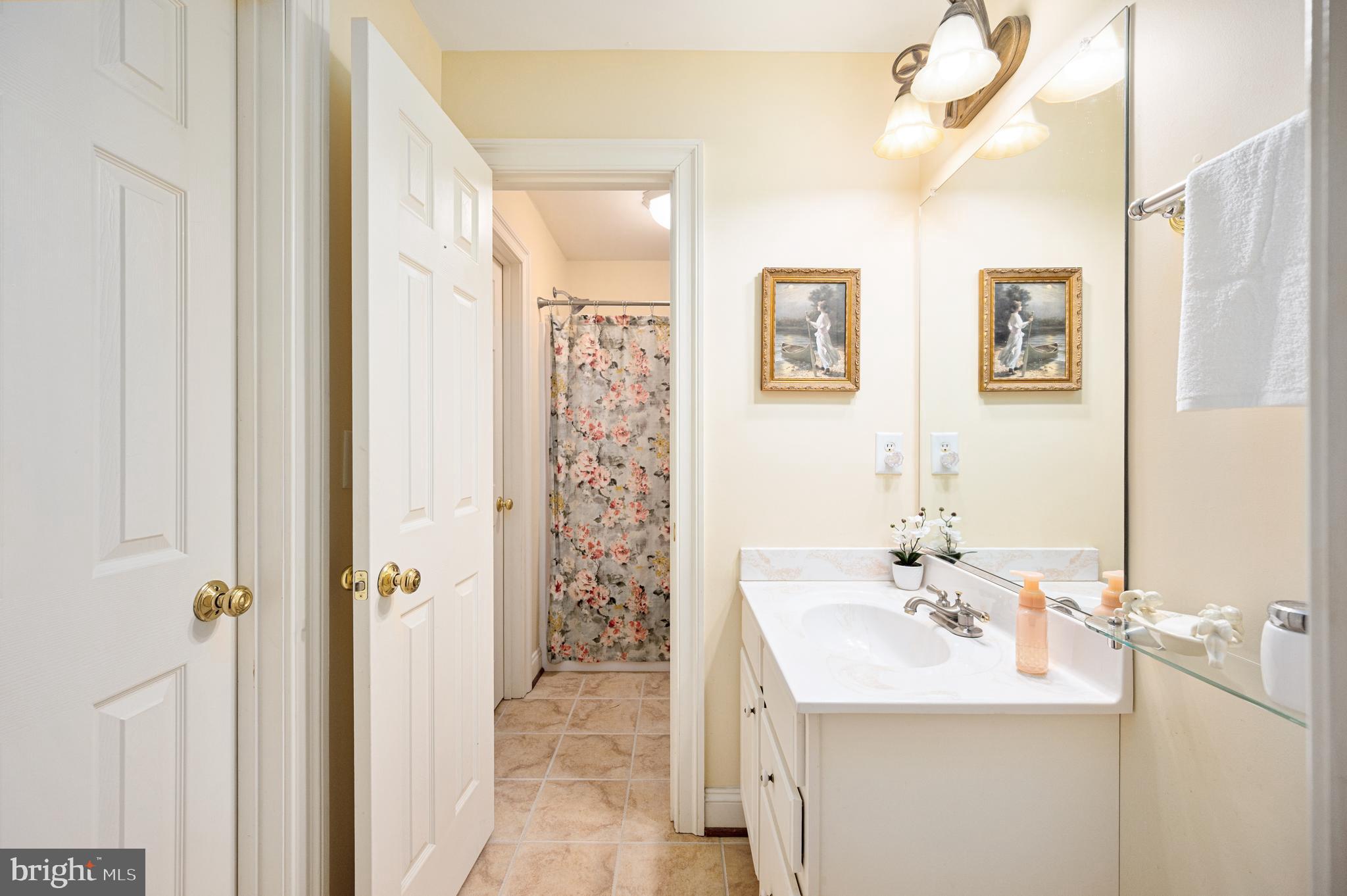 THE OAKS - Residential