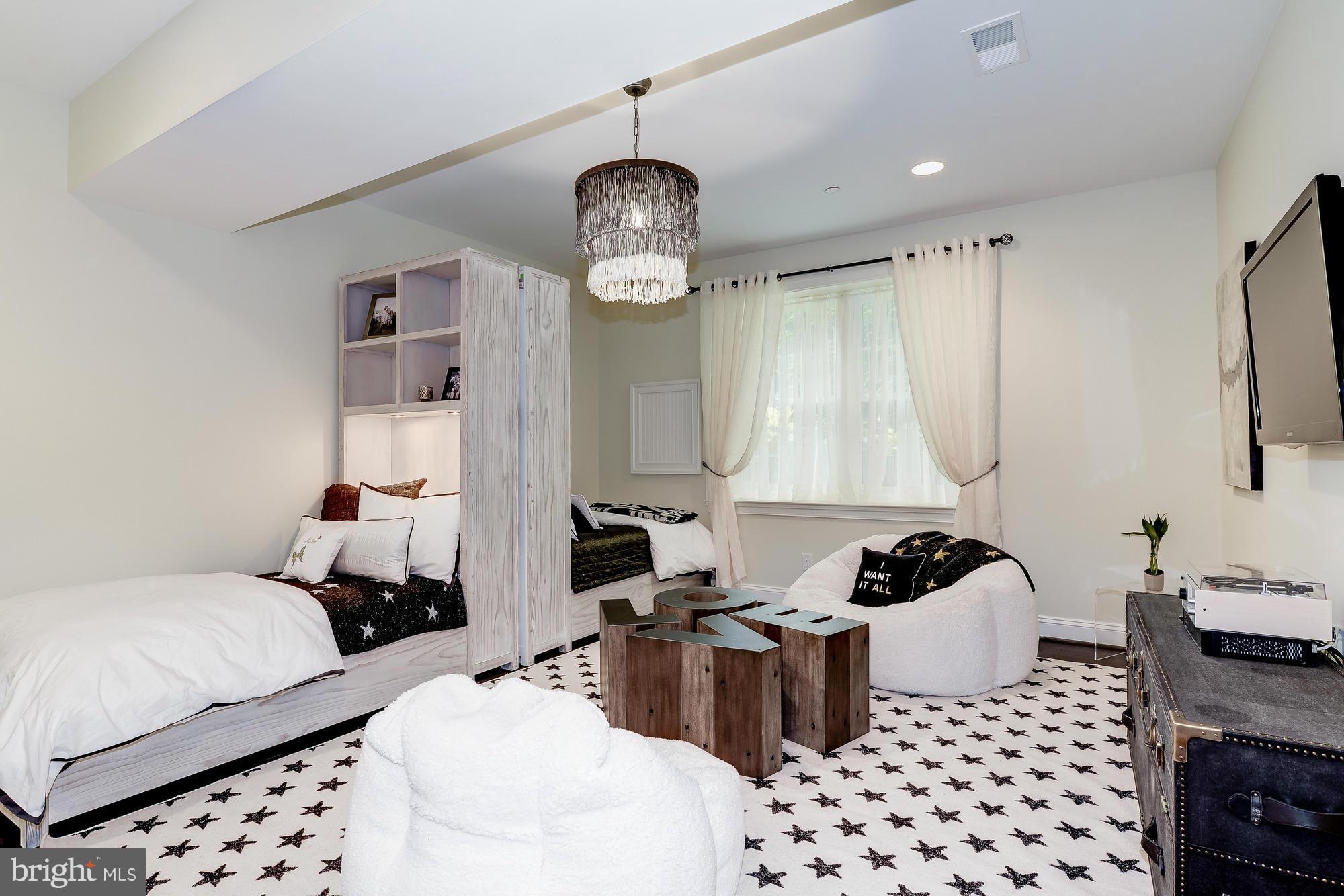 BRADLEY HILLS - Residential