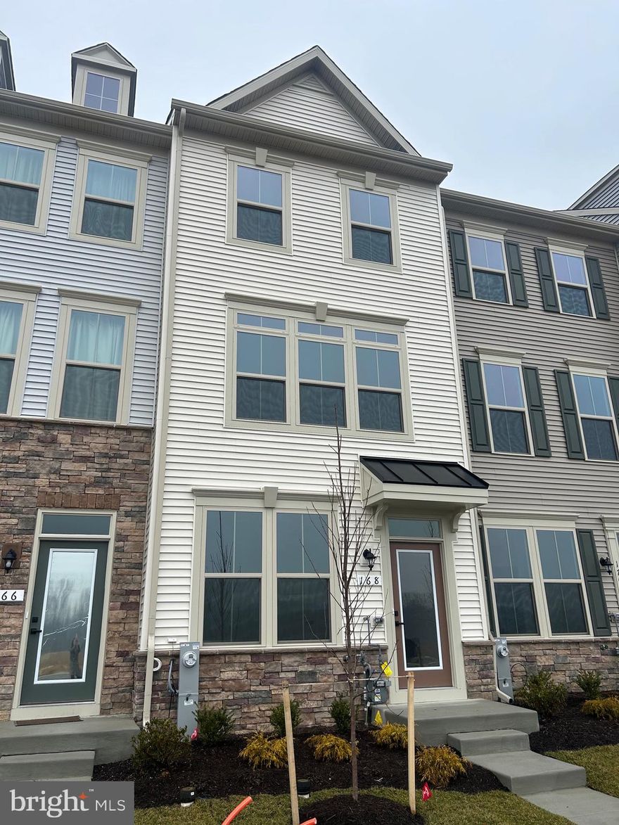 Be the first to live in this new construction townhouse in Cedar Hill! Brand New Everything!!
Criteria: • Minimum 650 credit score (with no bankruptcies or judgments for the last three years) • Income must be three times the rent • Good rental history •Verification of employment