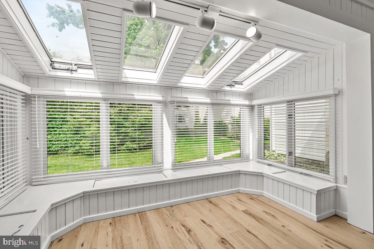 MAIN STREET - Residential