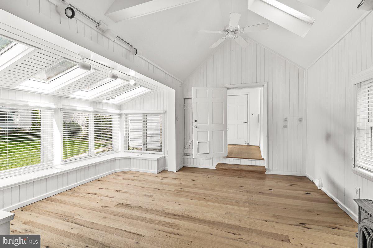 MAIN STREET - Residential