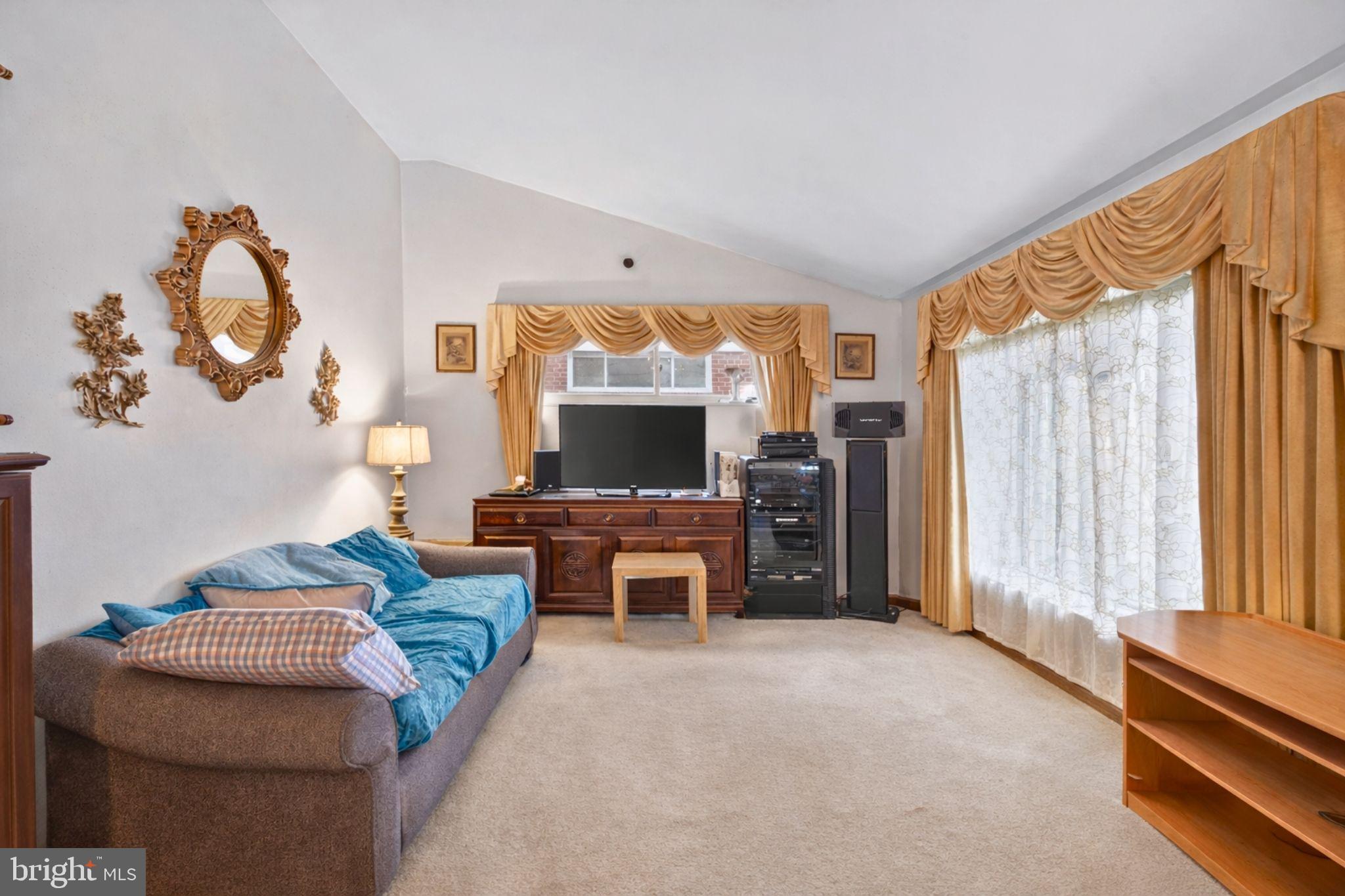 10104 KINROSS AVENUE