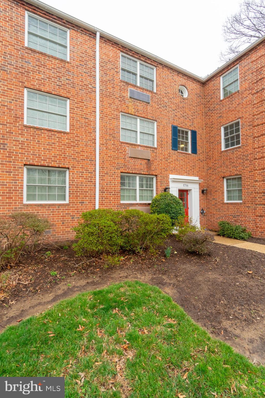 POTOWMACK CROSSING - Residential Lease