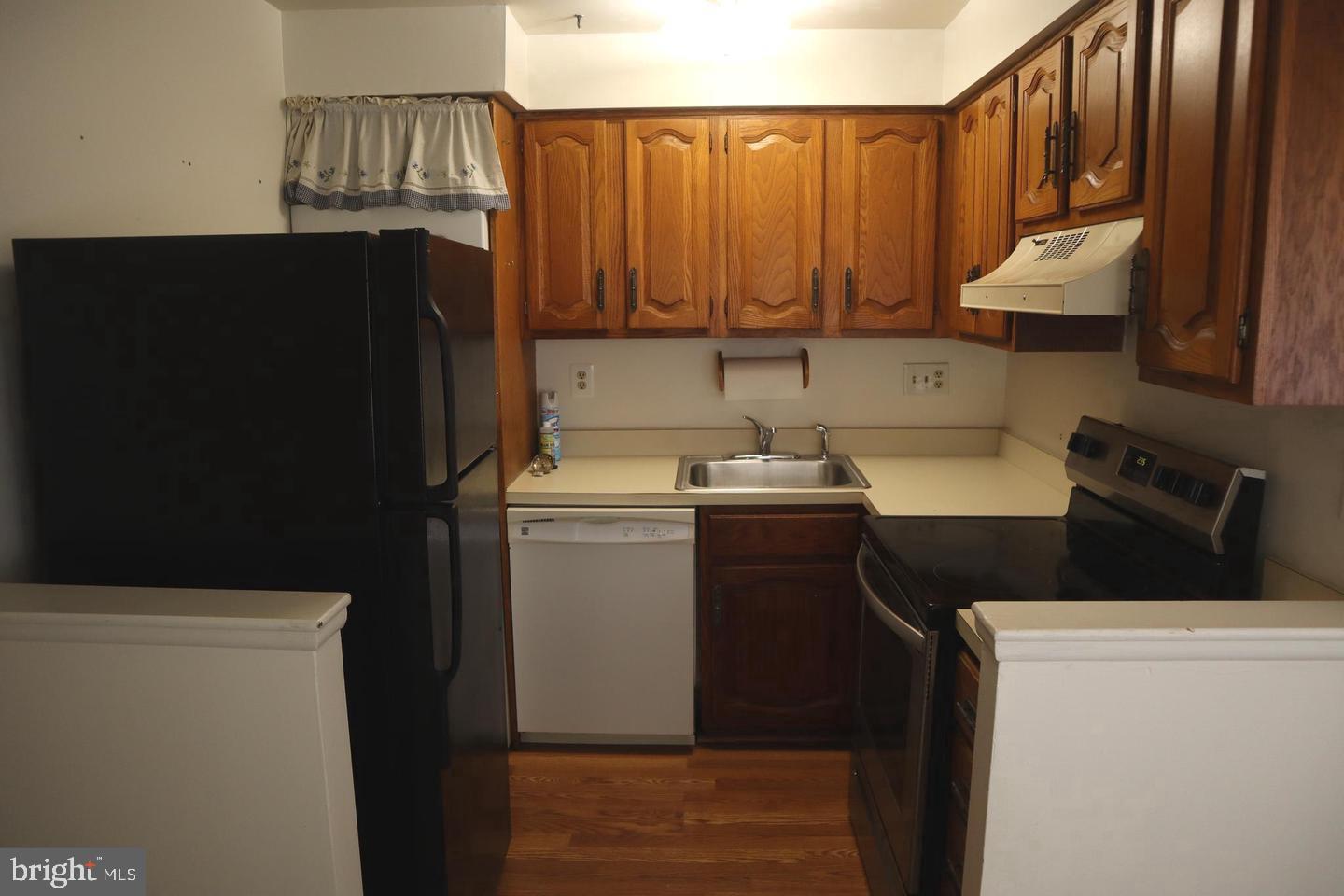 COURT OF HENDERSON - Residential Lease