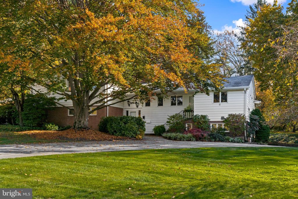 Photo of 1530 HILLCREST RD, LANCASTER, PA 17603 (MLS # PALA2027446)