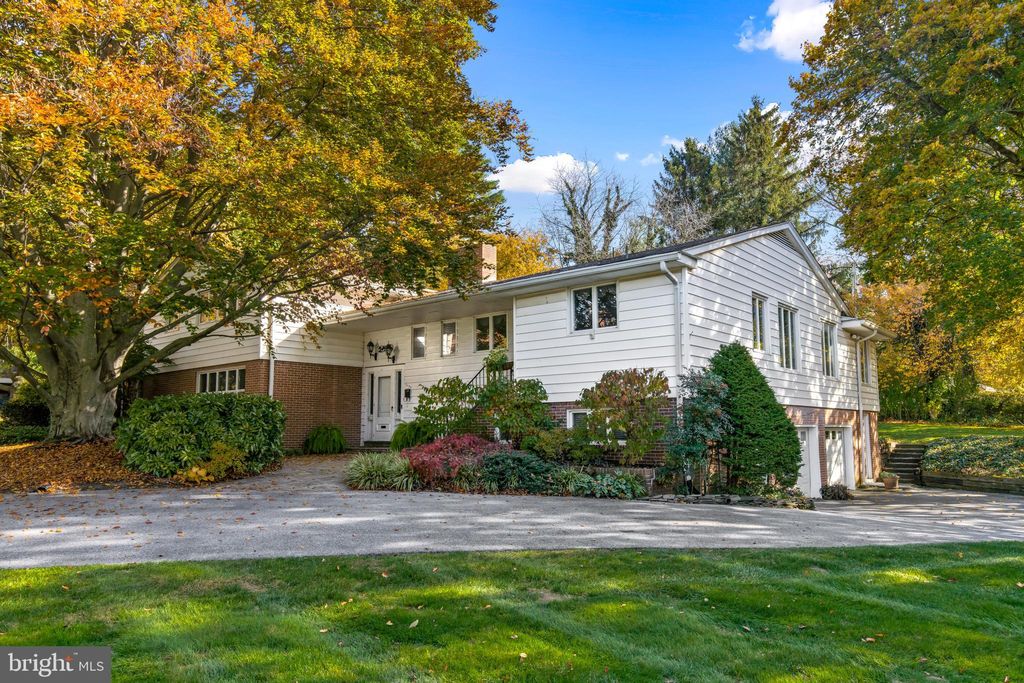 Photo of 1530 HILLCREST RD, LANCASTER, PA 17603 (MLS # PALA2027446)