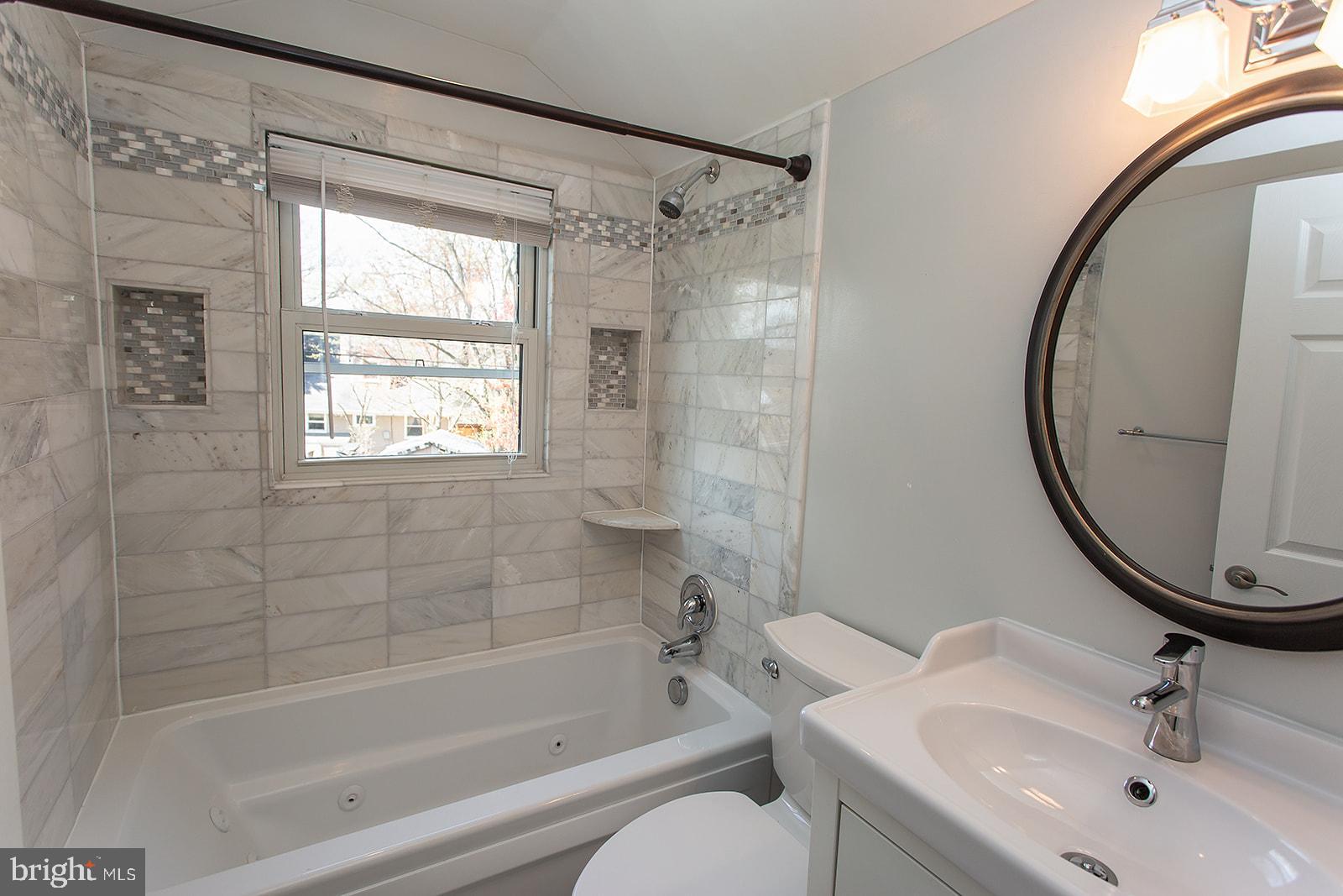 BUCKNELL MANOR - Residential