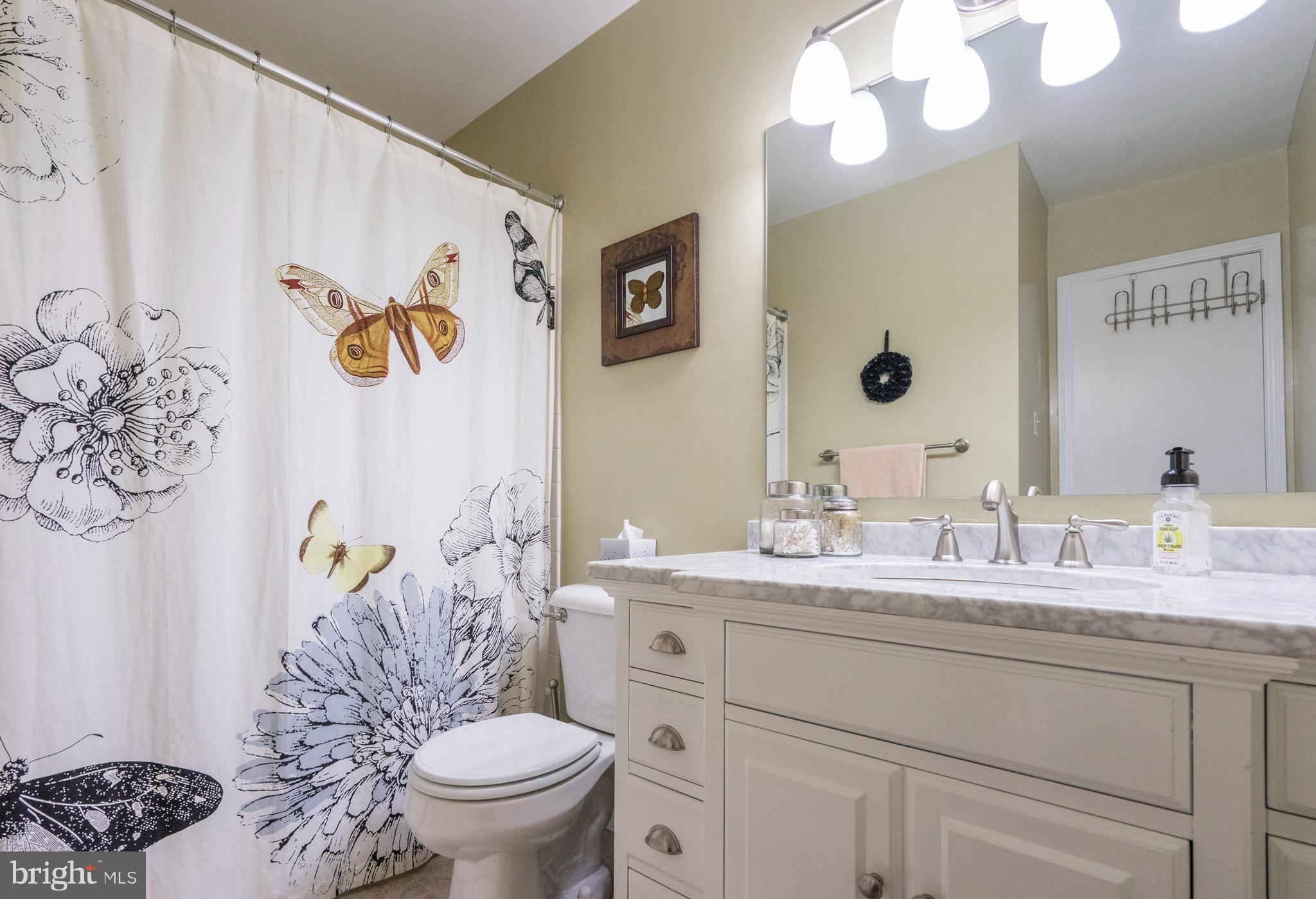 LOGAN SQUARE - Residential Lease