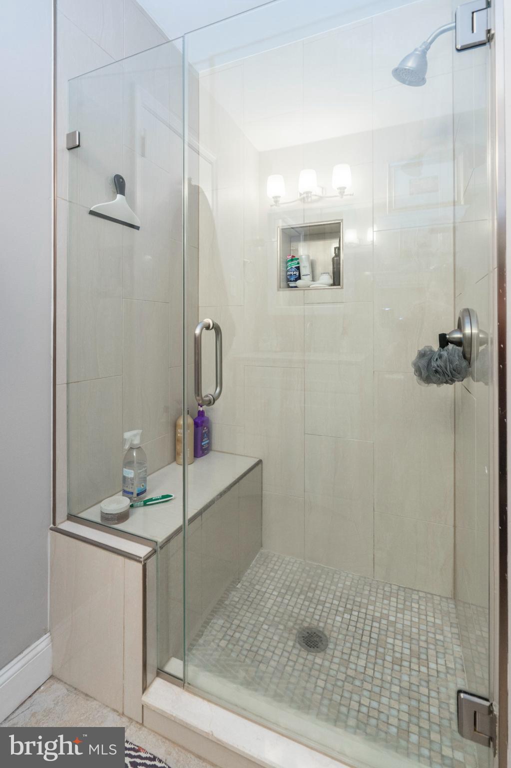 LOGAN SQUARE - Residential Lease