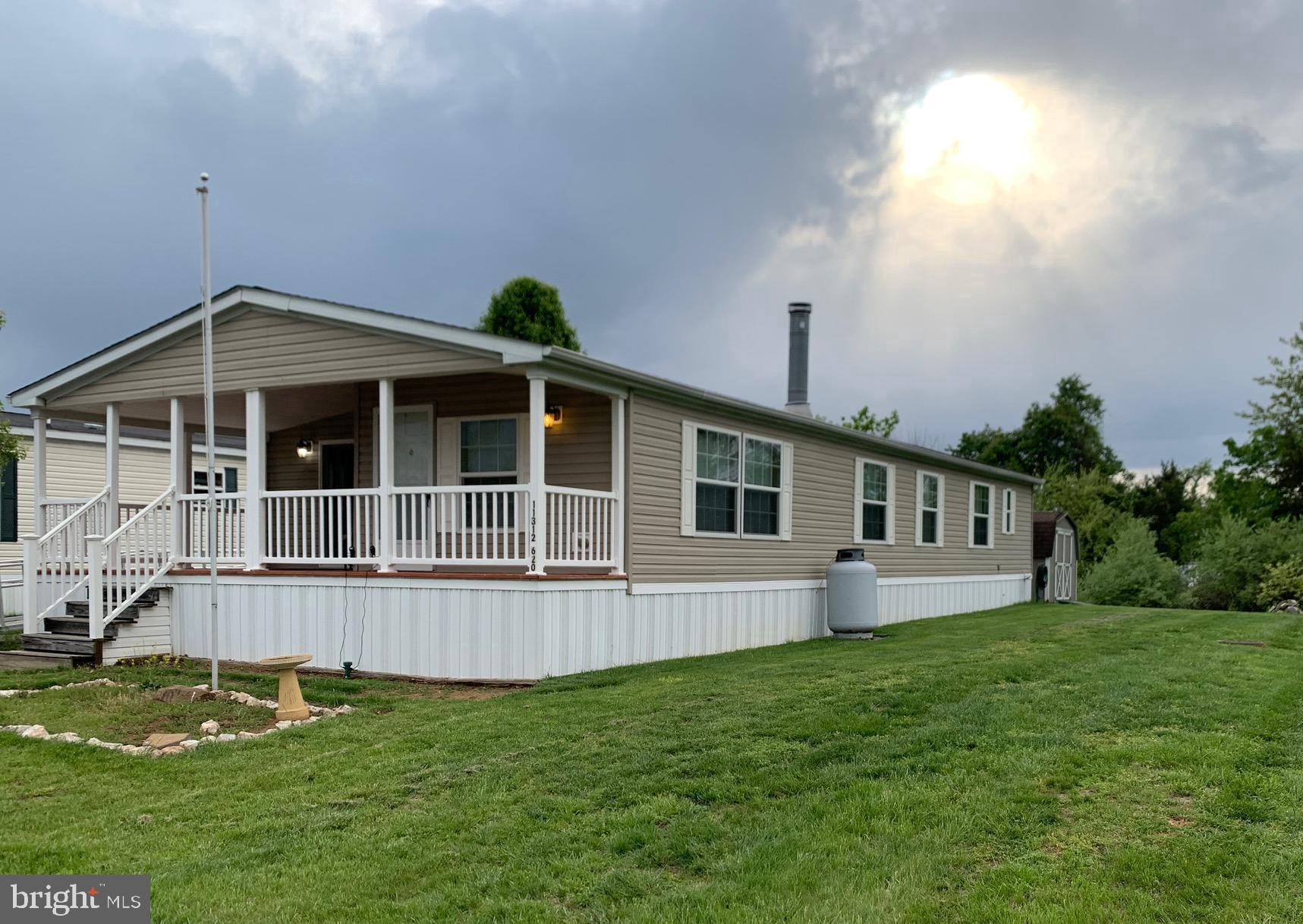 LAKESIDE VILLAGE - Residential