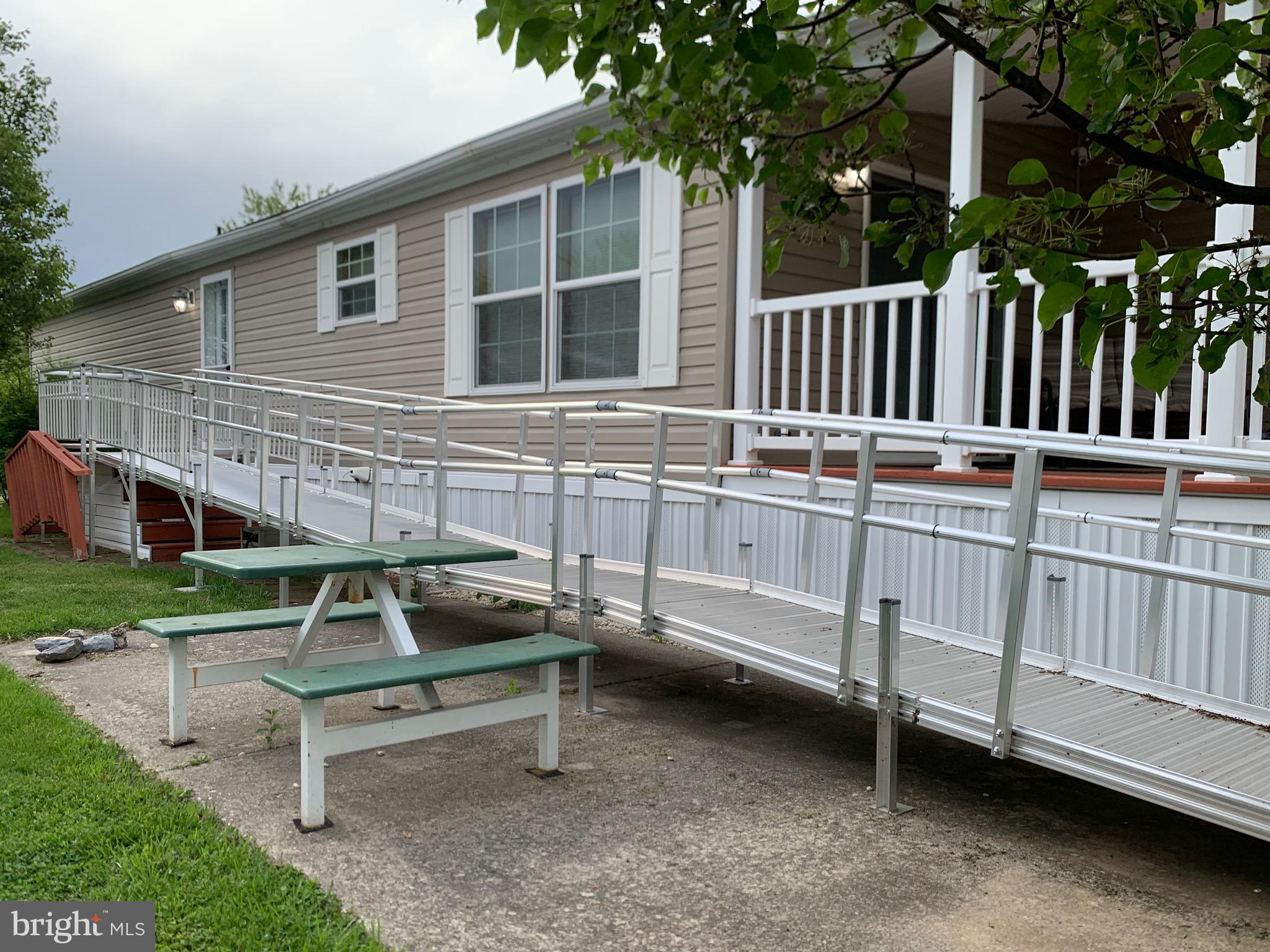 LAKESIDE VILLAGE - Residential