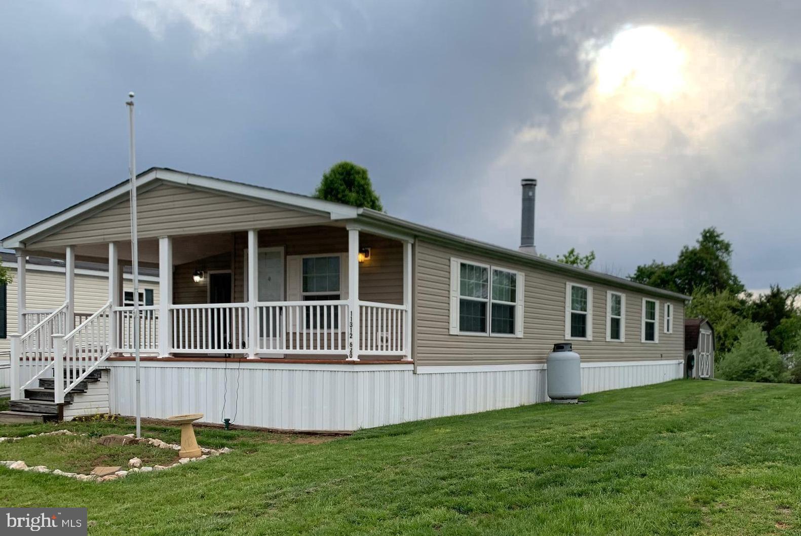 LAKESIDE VILLAGE - Residential