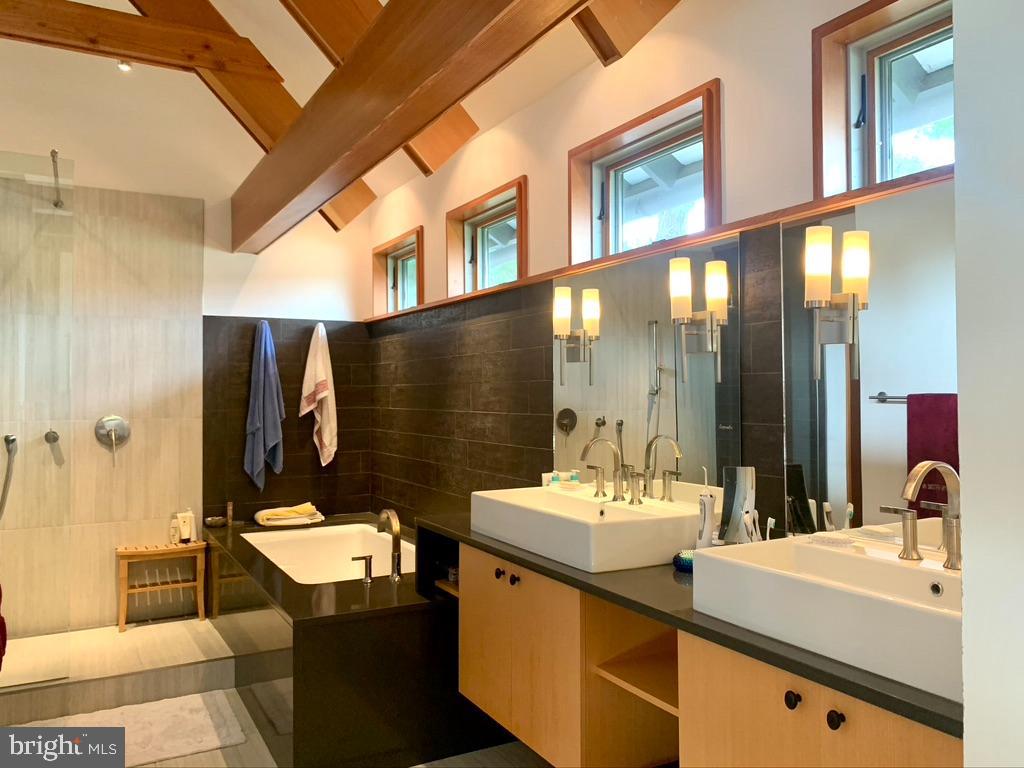 NORTH SHORES - Residential