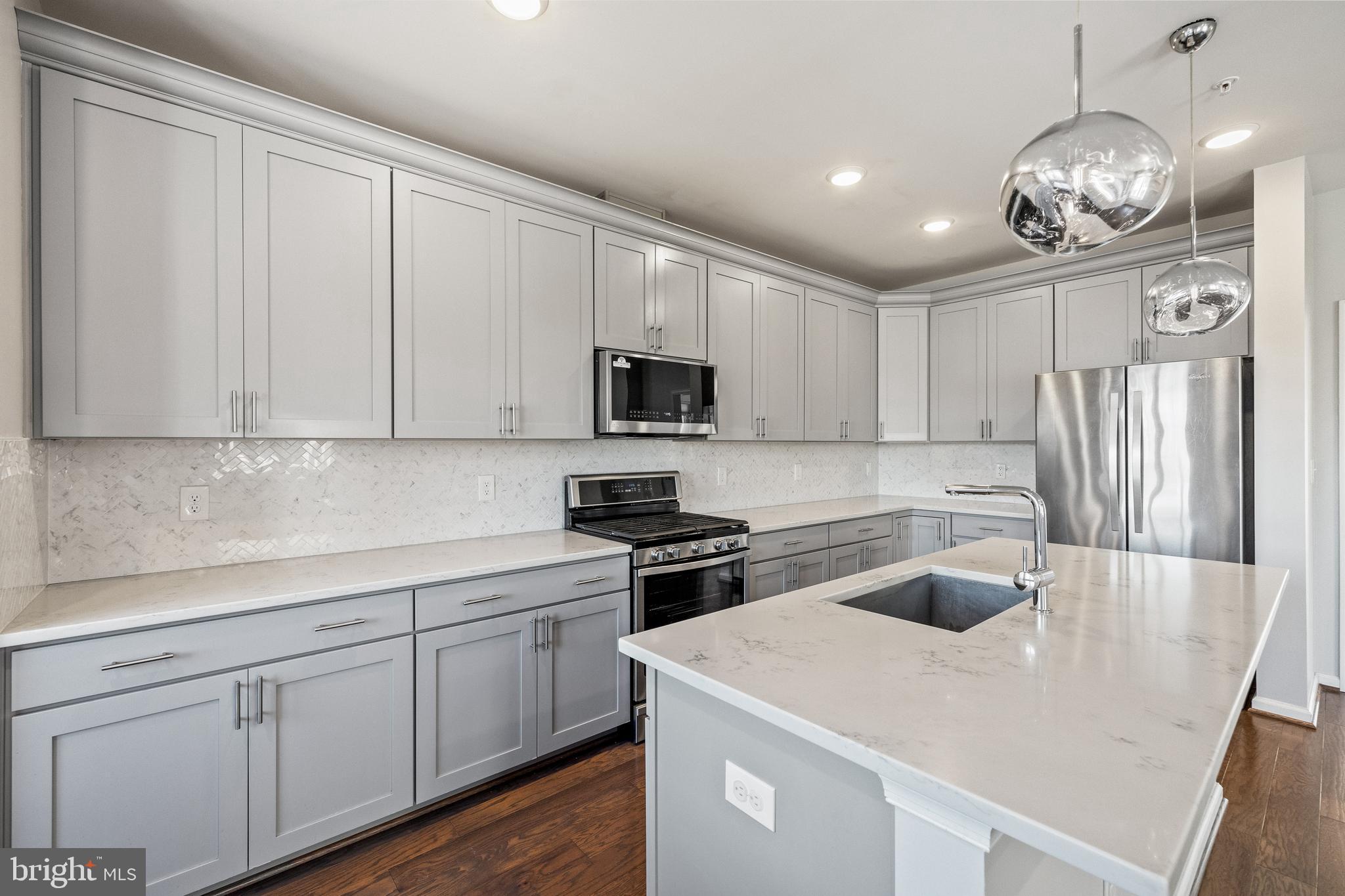 CAMBRIA SQUARE - Residential Lease