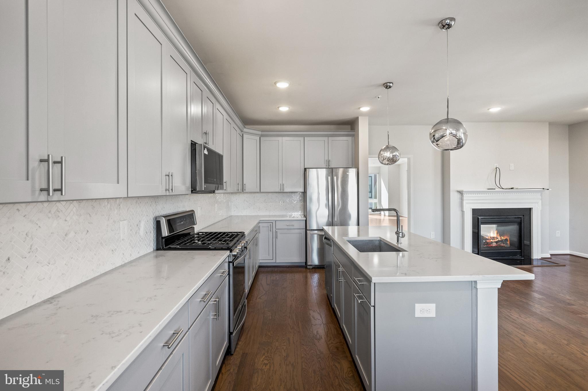 CAMBRIA SQUARE - Residential Lease