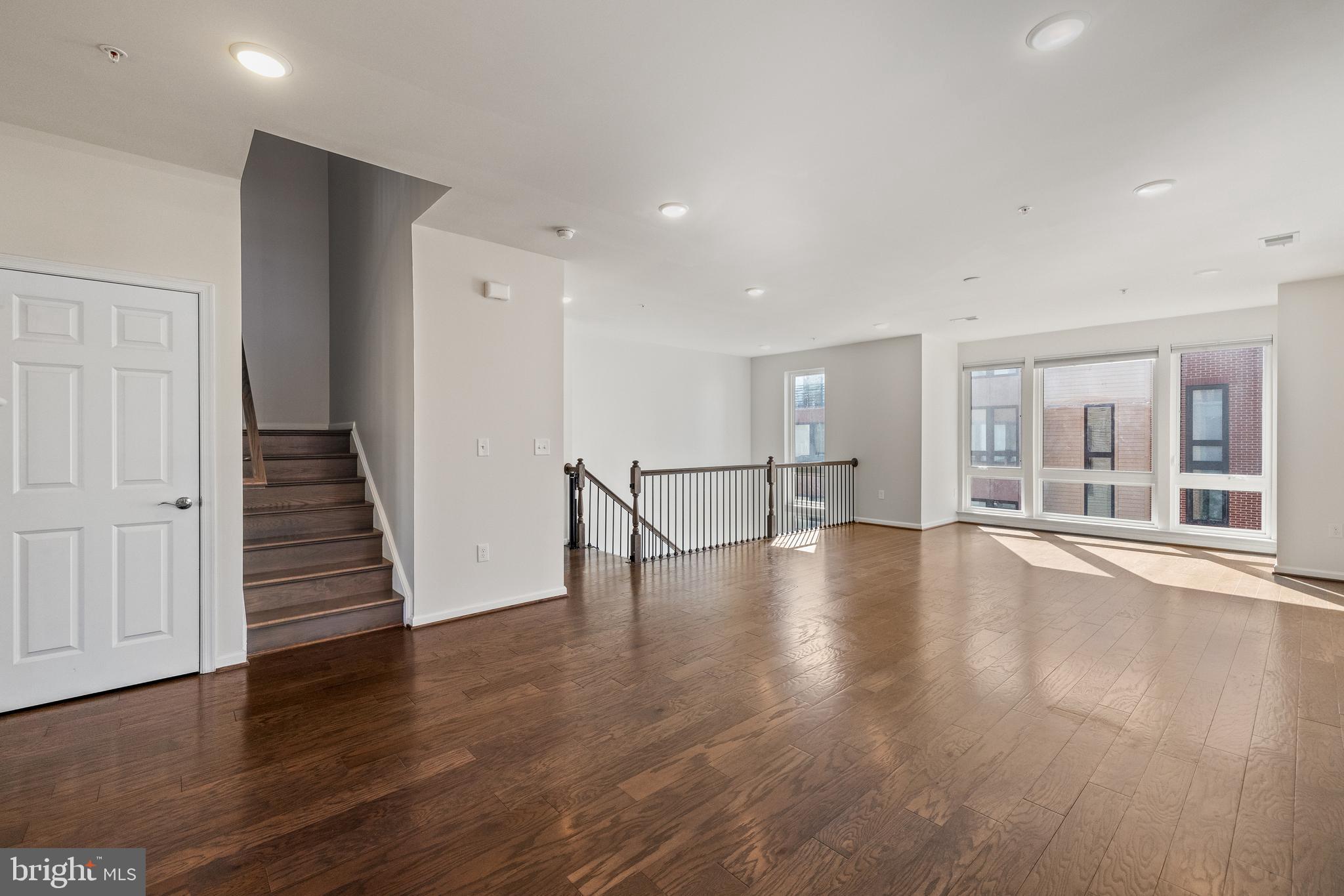 CAMBRIA SQUARE - Residential Lease