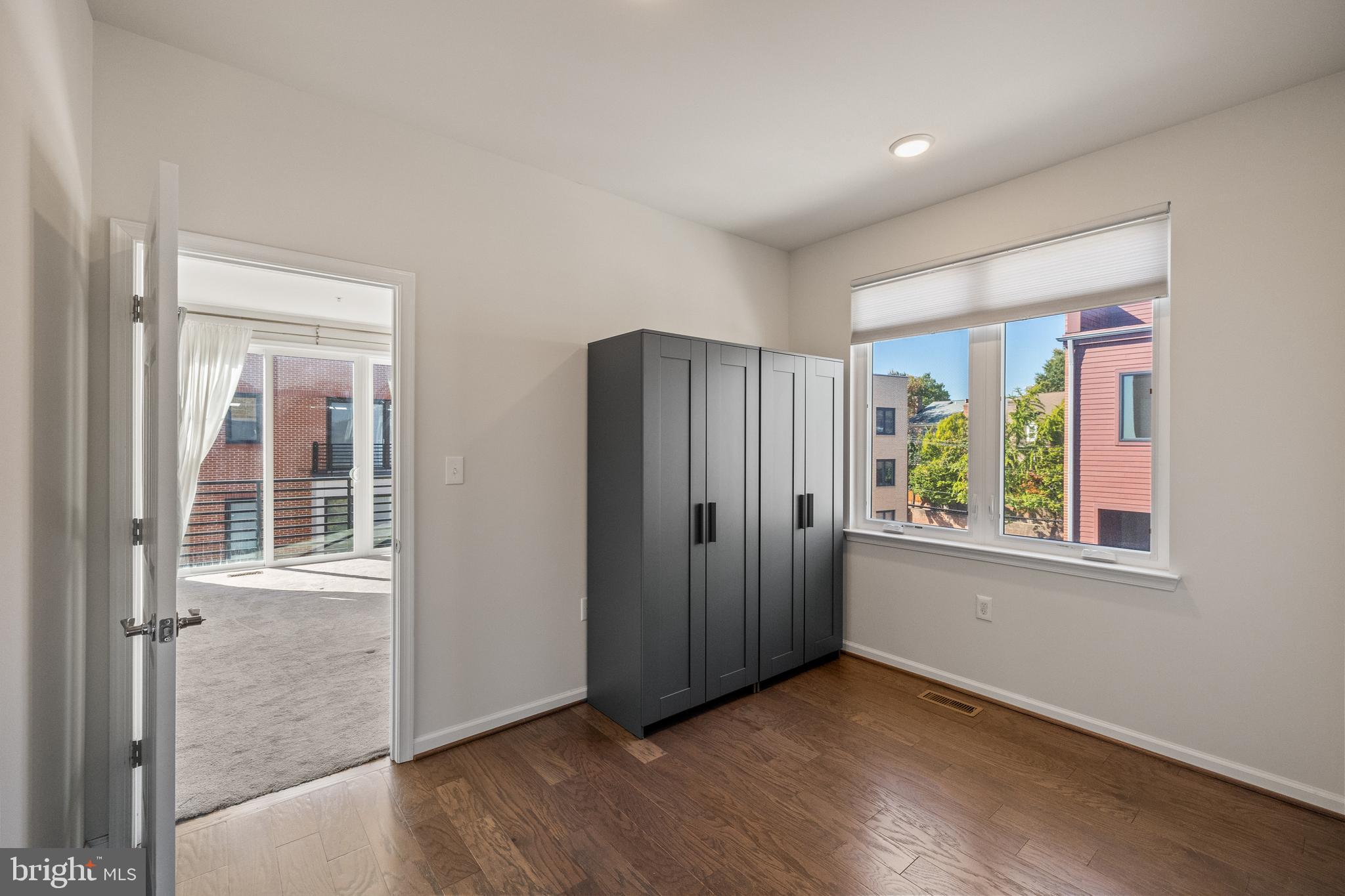 CAMBRIA SQUARE - Residential Lease