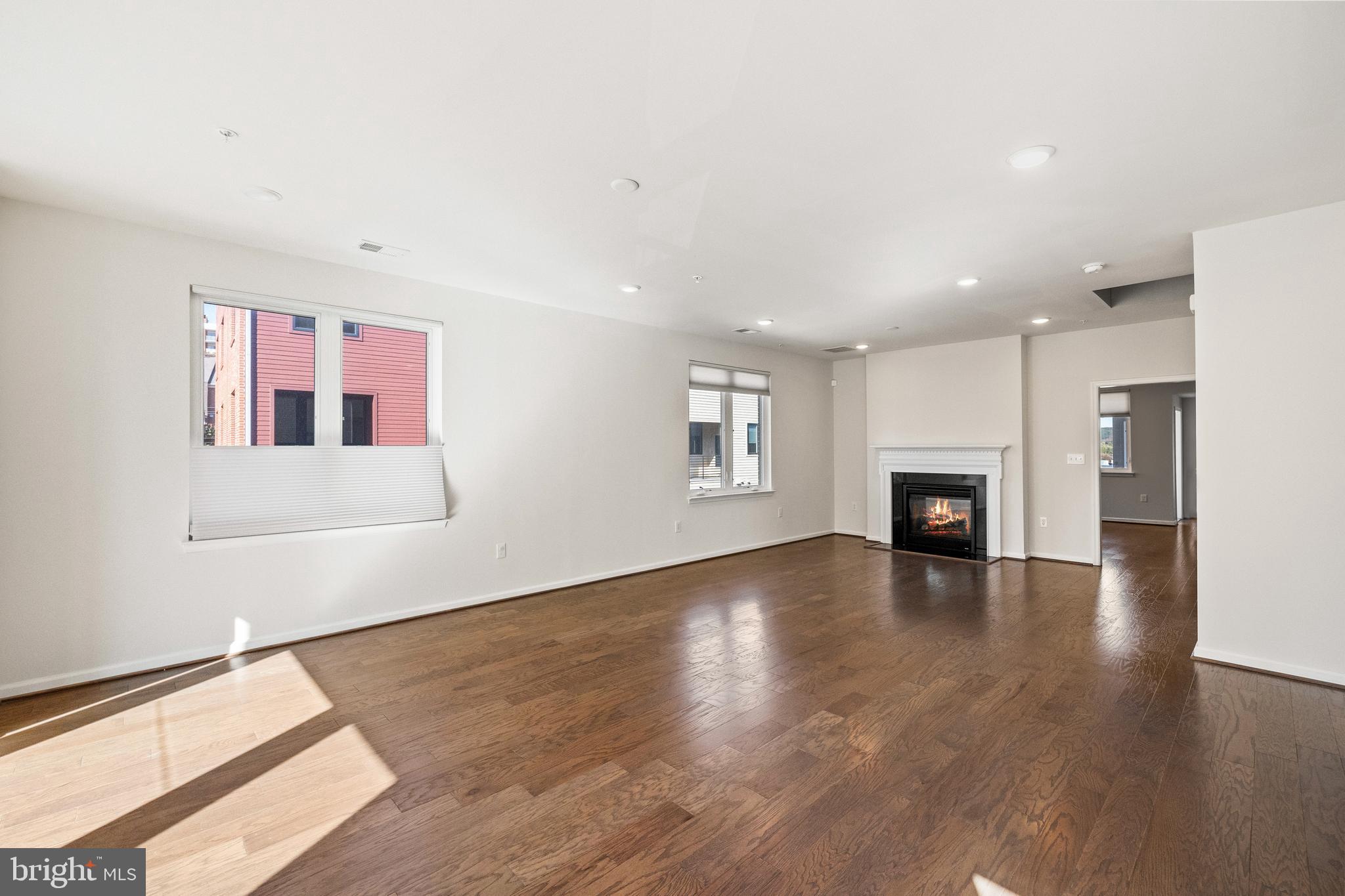 CAMBRIA SQUARE - Residential Lease